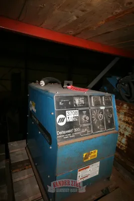 Miller Deltaweld 300 Arc Welder - Gallery Thumbnail 2