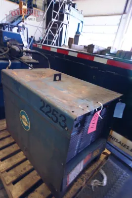 Miller Deltaweld 450 Welder - Gallery Thumbnail 2
