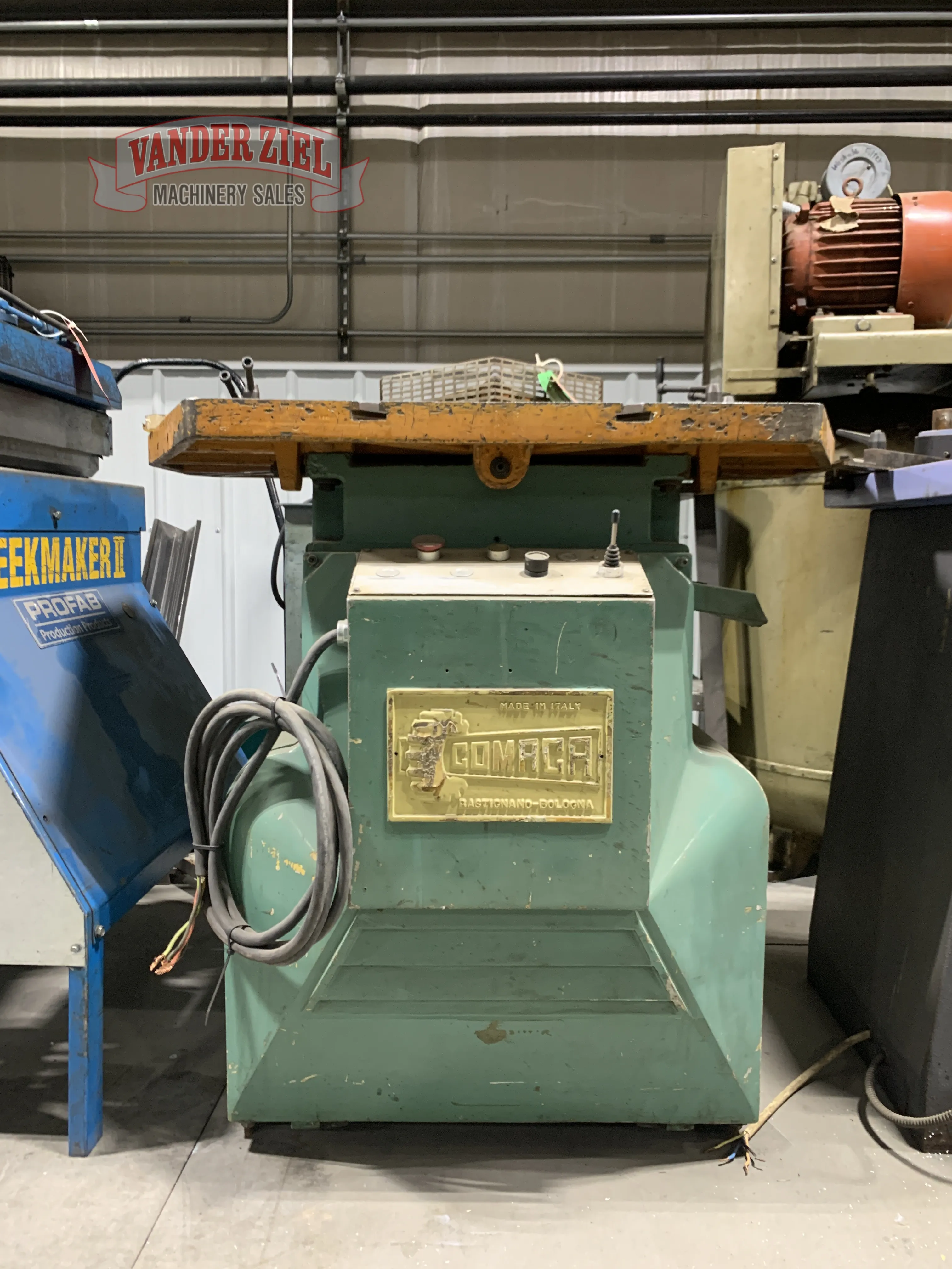 Comaca 8" x 8" Corner Notcher - Main Image 1