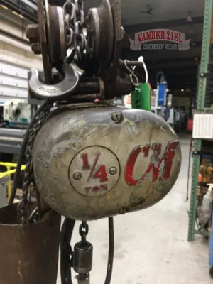 Lodestar 1/4 Ton Hoist - Gallery Thumbnail 2