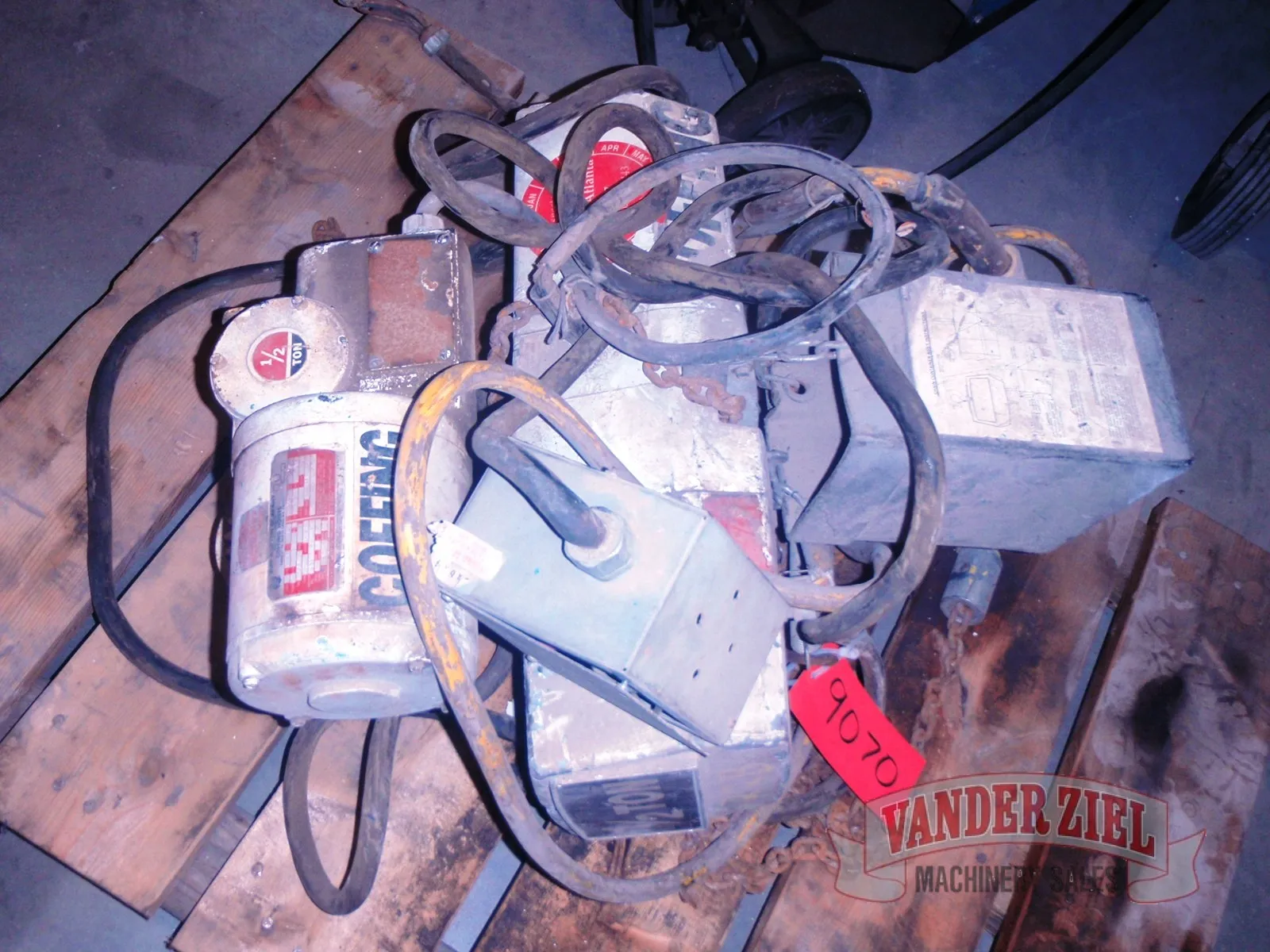 Duff Norton 1/2 Ton Hoist, Pendant Controlled - Main Image 1