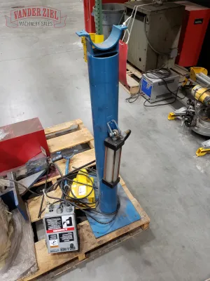 Riveter Stand - Gallery Thumbnail 2