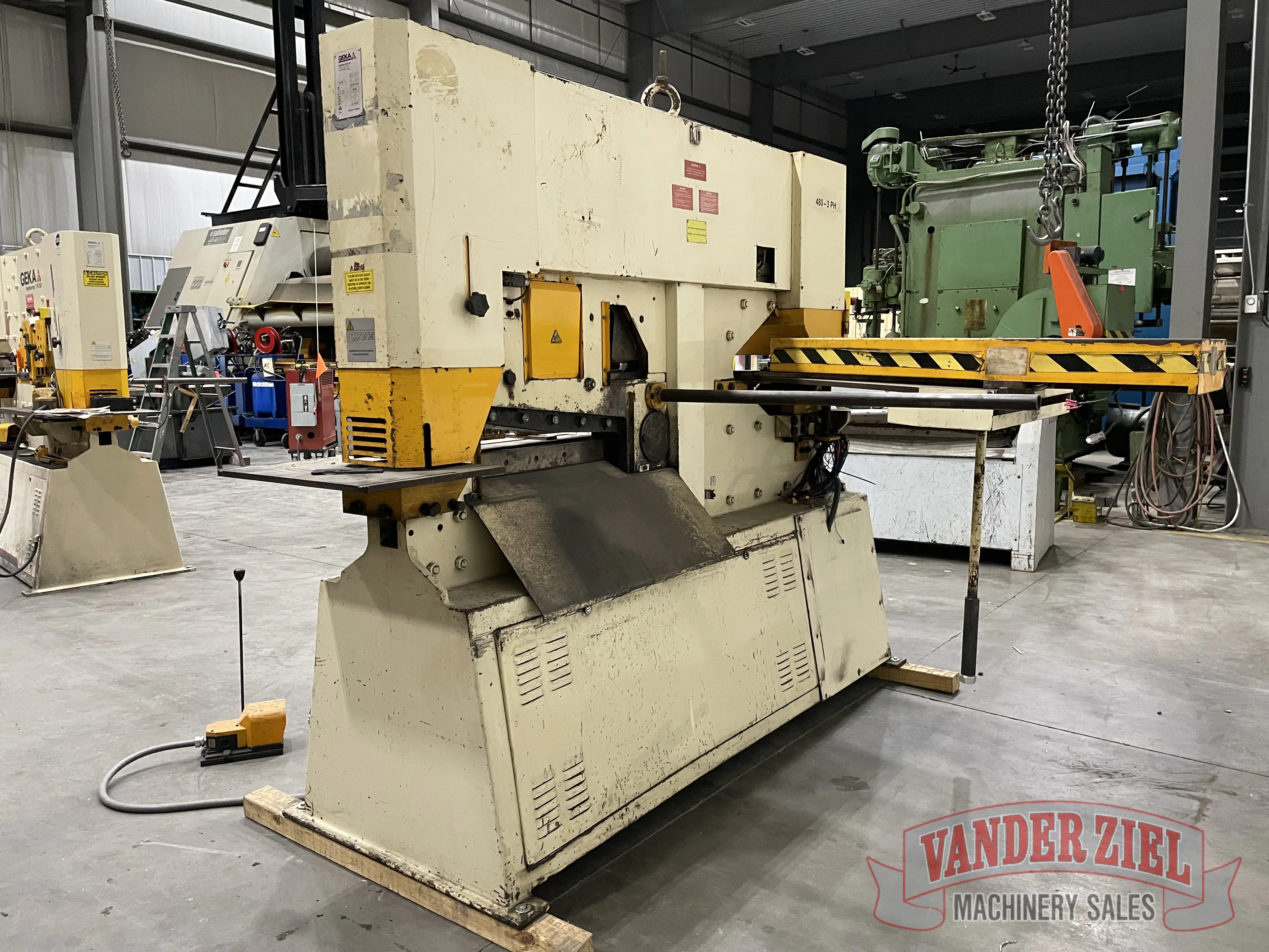 Geka 110 Ton Ironworker, Model Hydracrop 110/80 SD - Prefetch Image 30100