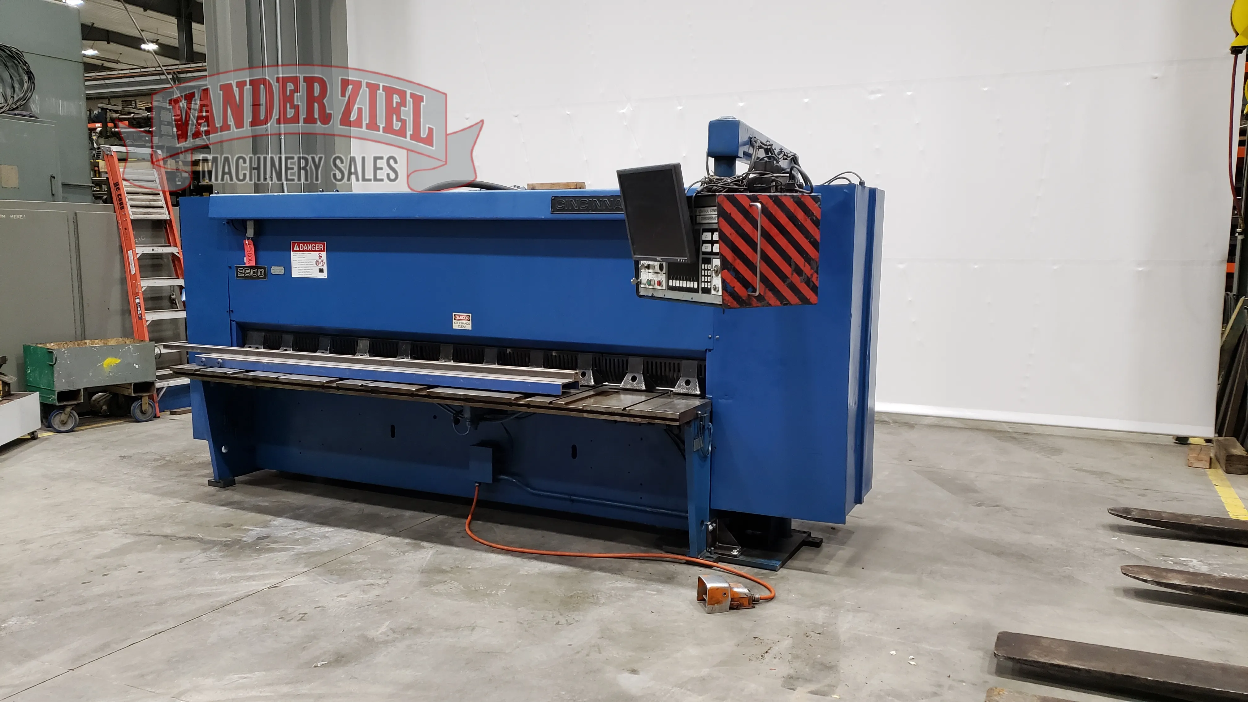 Cincinnati 10’ x ¼” Hydraulic Shear, Model 2500HS x 10 - Prefetch Image 31537