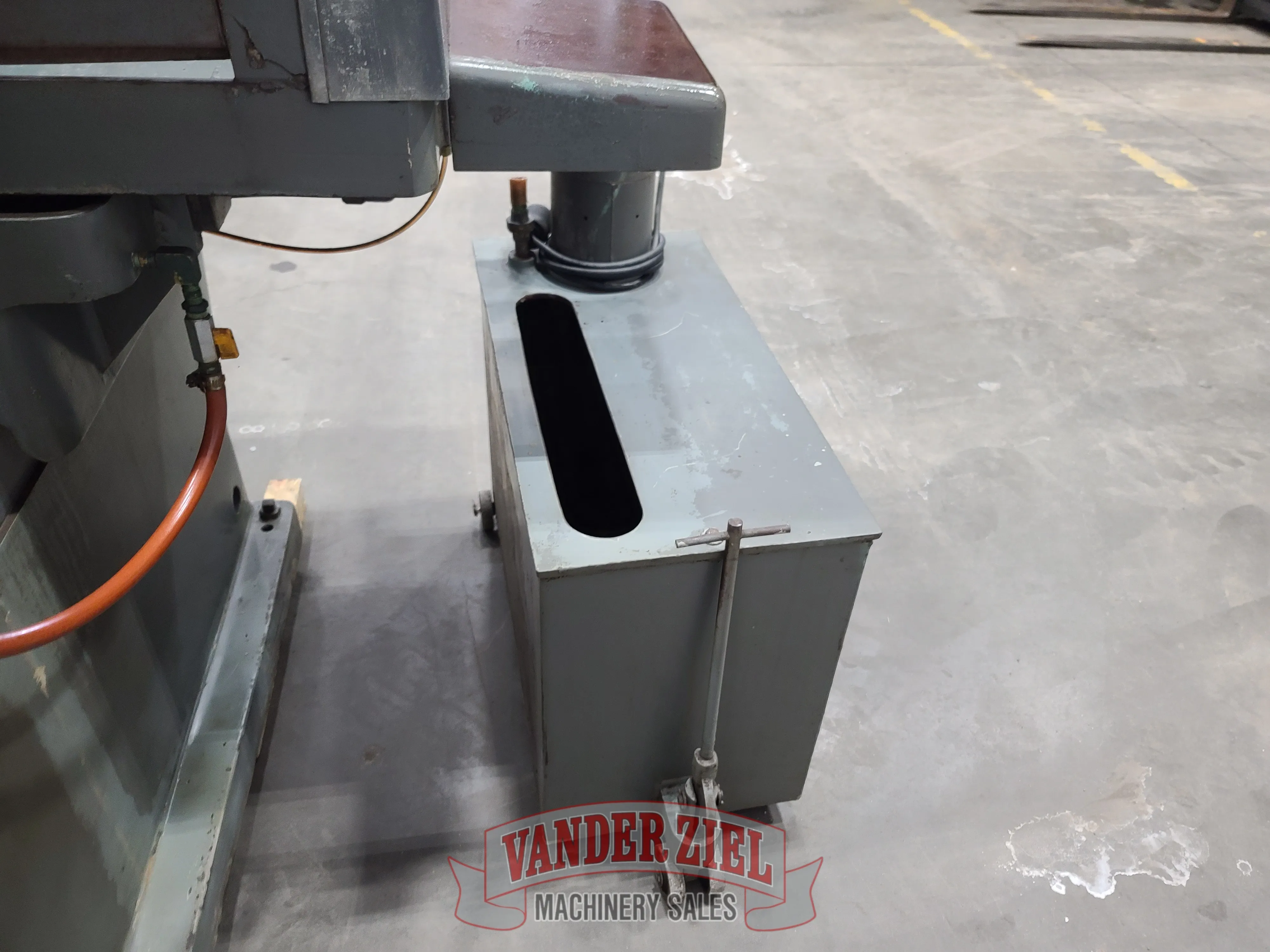 Gallmeyer & Livingston 16” x 24” Hydraulic Grinder, Model 470 - Prefetch Image 31756