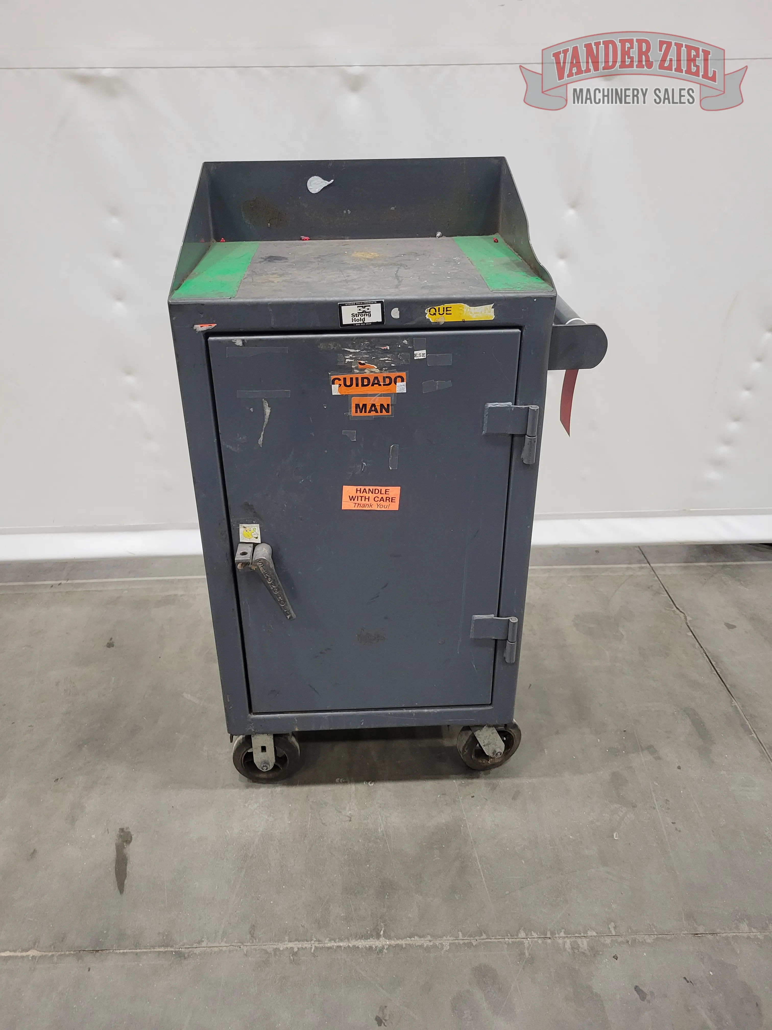 Stronghold 20" x 24" x 44" Heavy Duty Rolling Tool Cabinet - Main Image 1