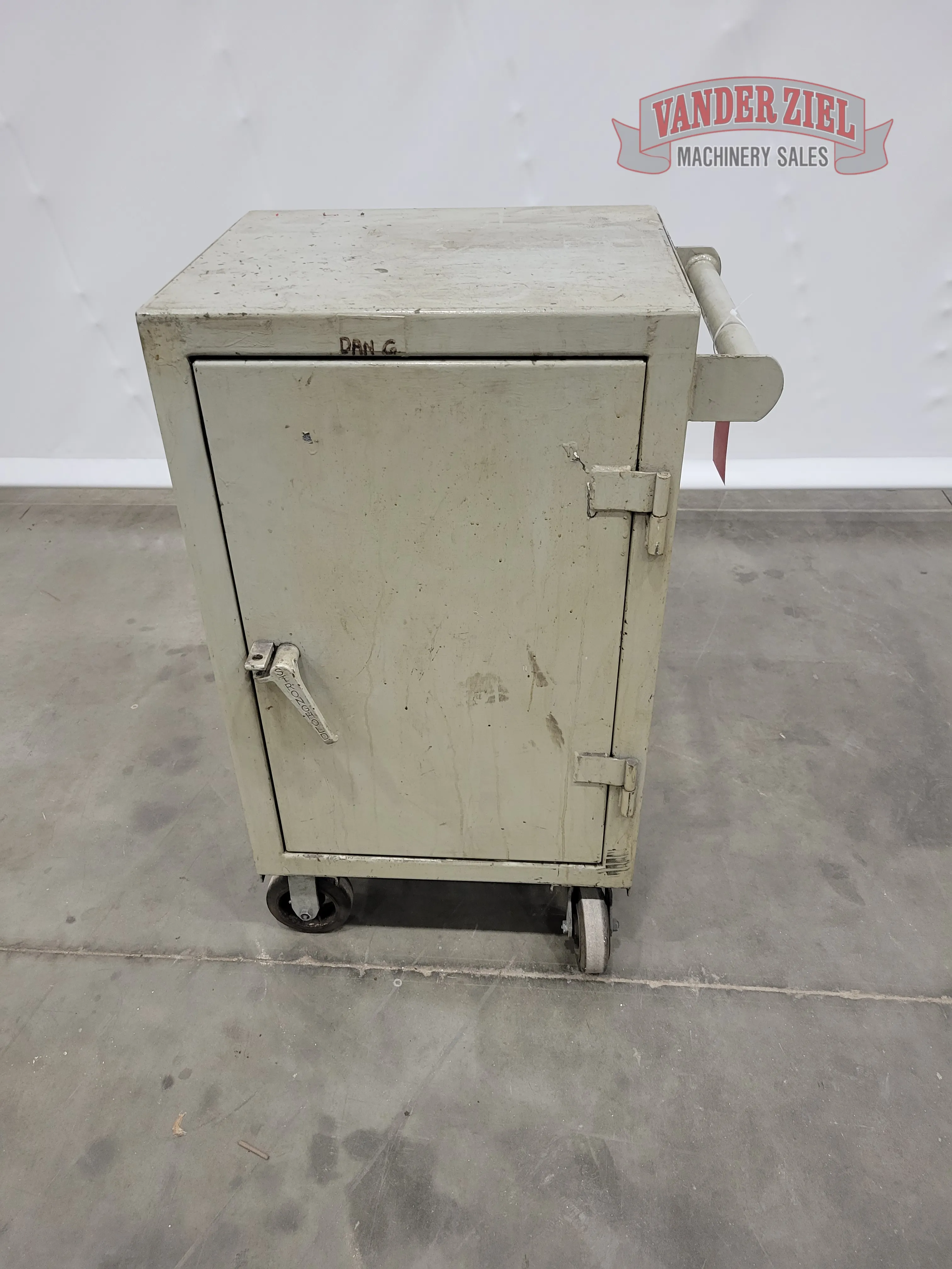 Stronghold 20″ x 24″ x 44″ Heavy Duty Rolling Tool Cabinet - Main Image 1
