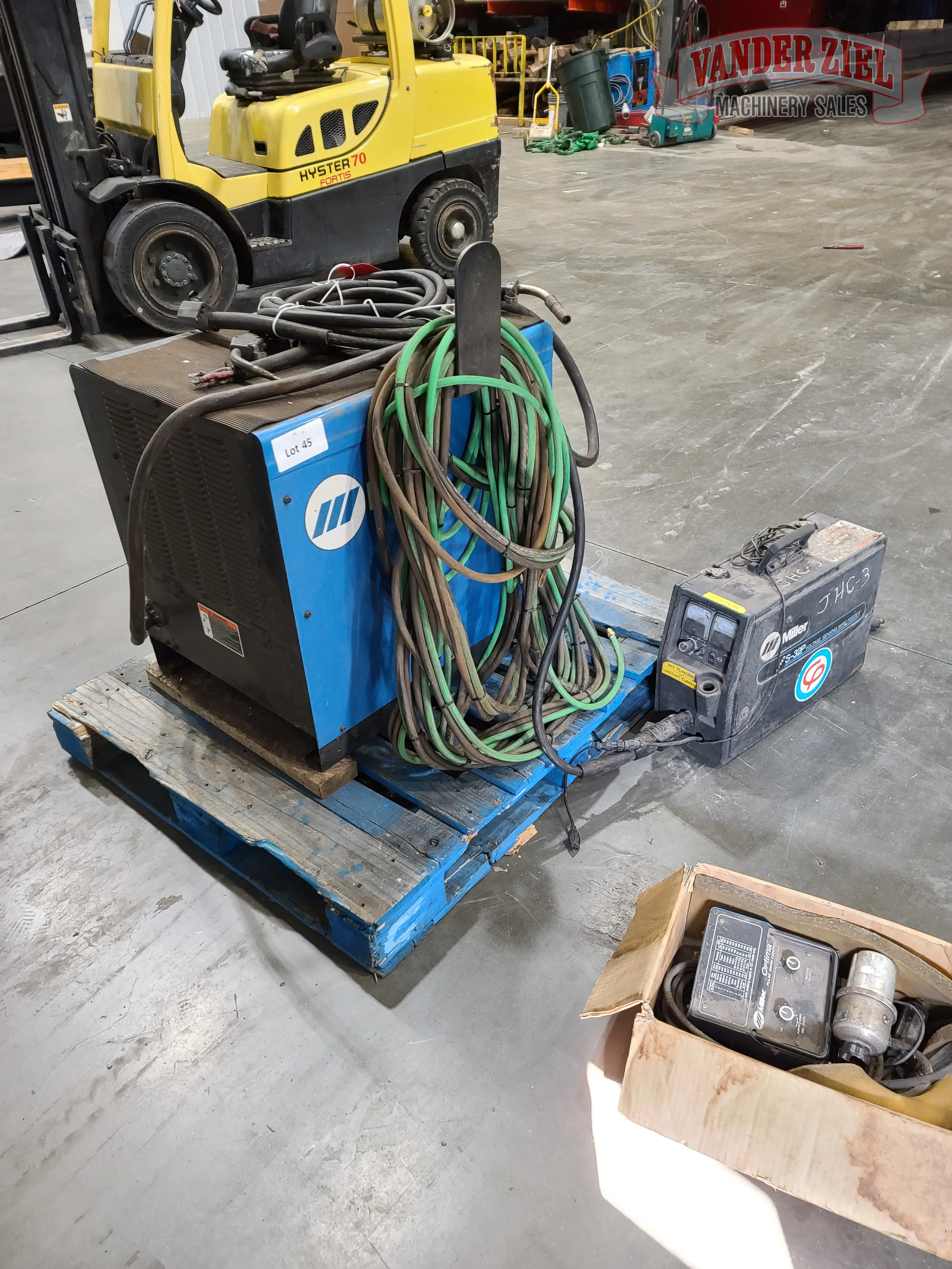 Miller Deltaweld 302 Welder - Prefetch Image 33994