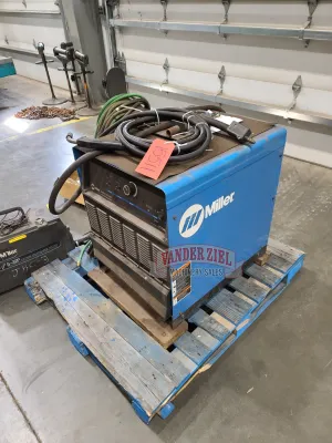 Miller Deltaweld 302 Welder - Gallery Thumbnail 3