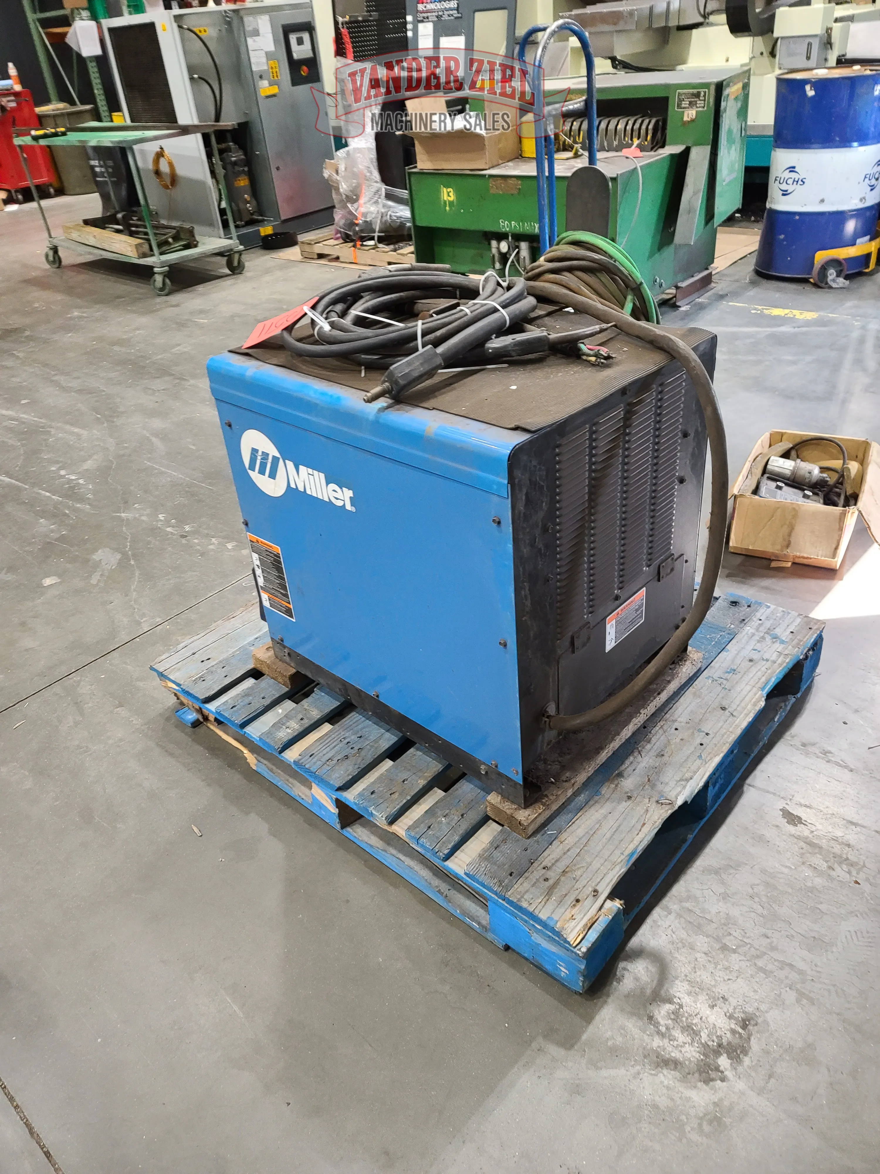 Miller Deltaweld 302 Welder - Prefetch Image 33996