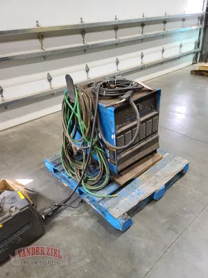 Miller Deltaweld 302 Welder - Gallery Thumbnail 5