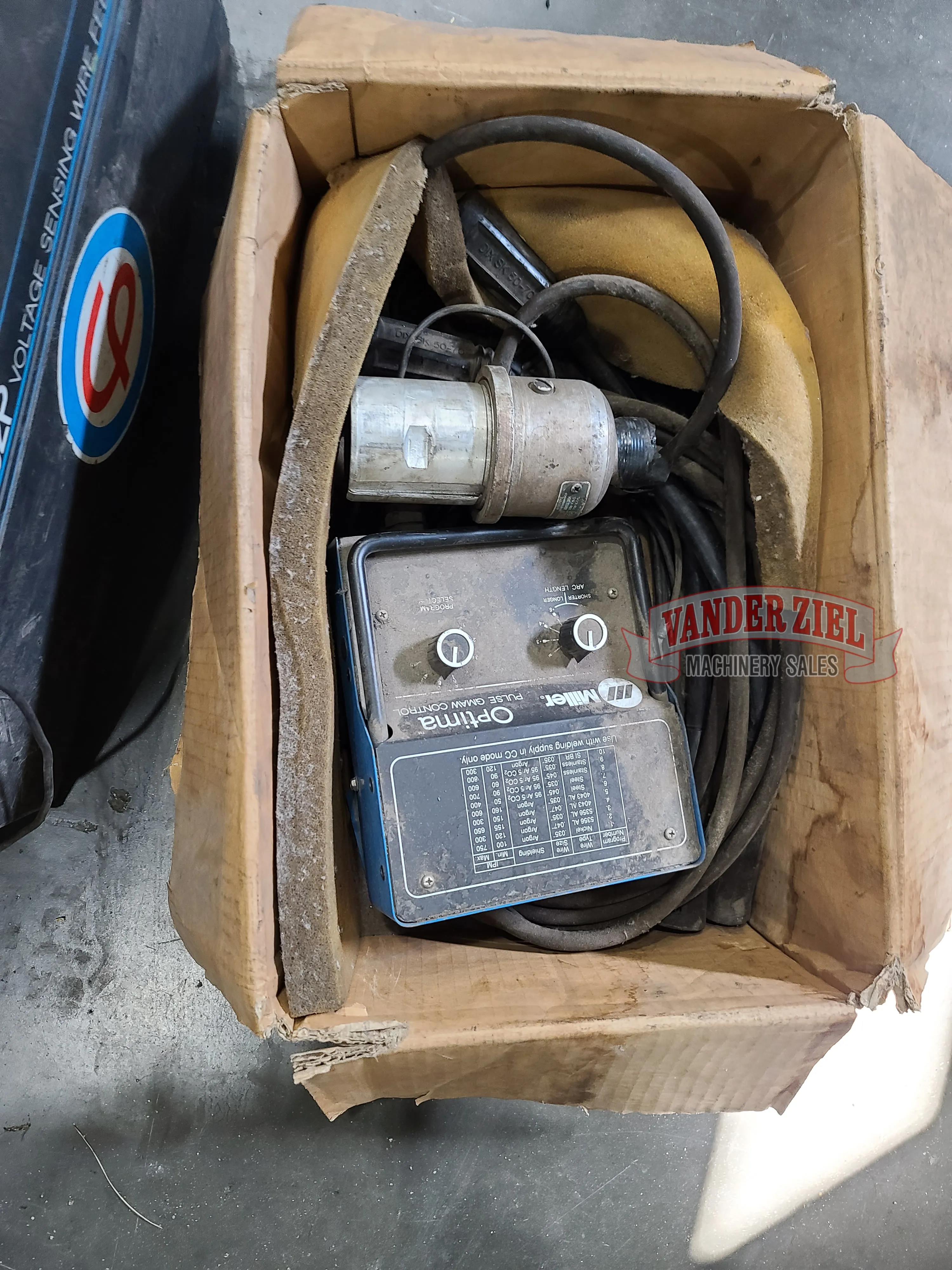 Miller Deltaweld 302 Welder - Prefetch Image 34000