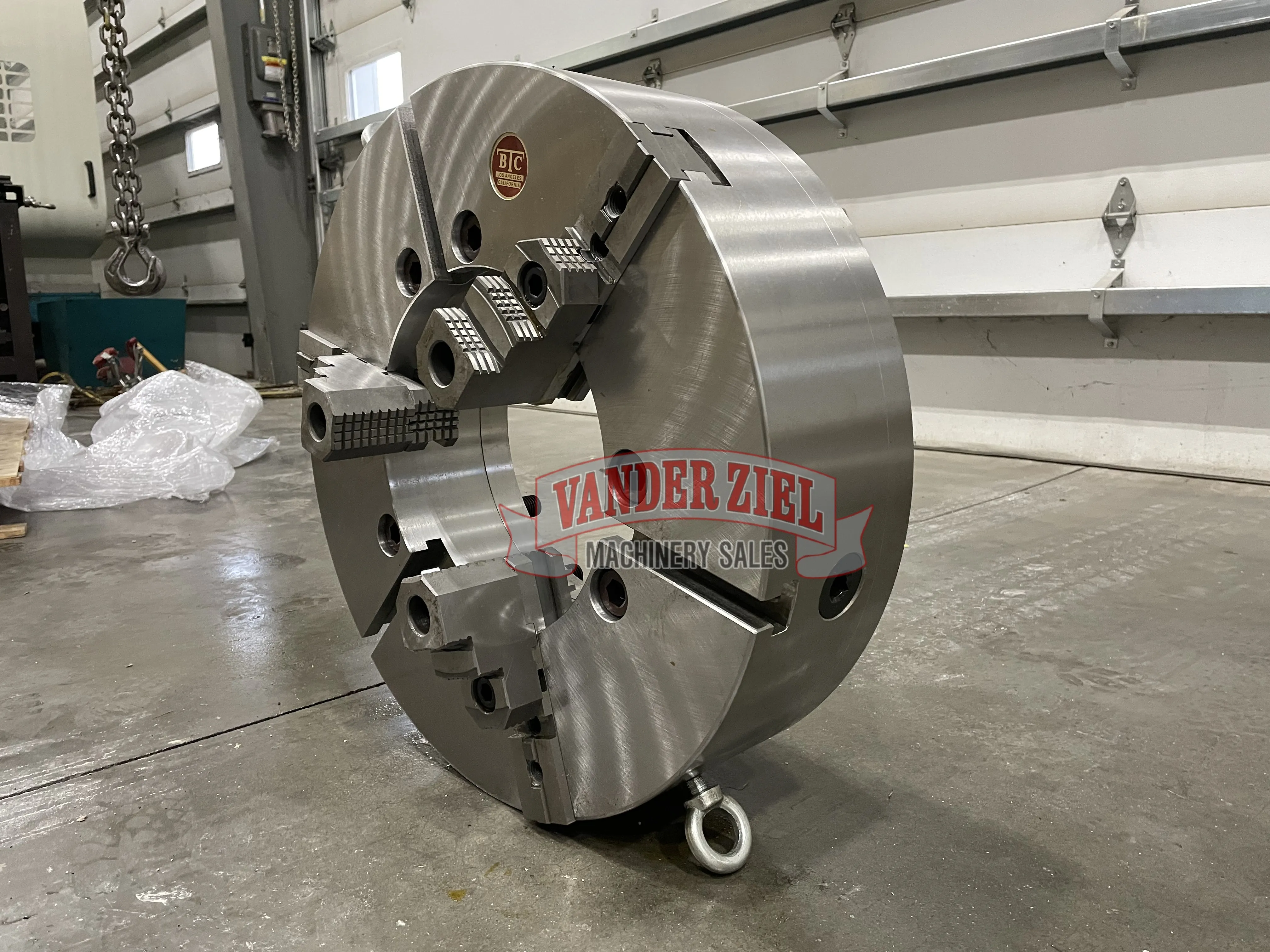 BTC 25" Three Jaw Manual Chuck, 12.5" Bore - NEW - Prefetch Image 37657