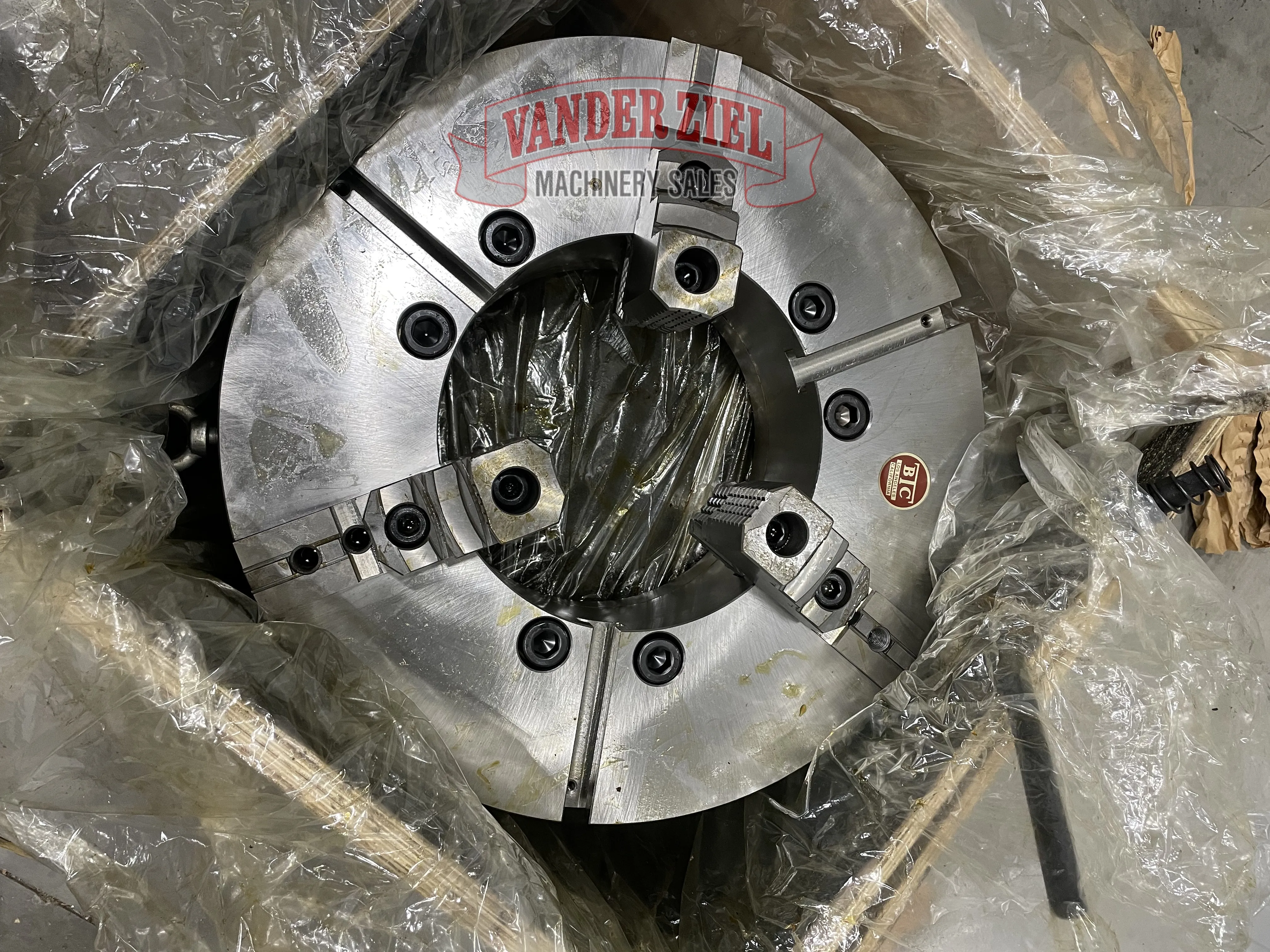 BTC 25" Three Jaw Manual Chuck, 12.5" Bore - NEW - Prefetch Image 37665