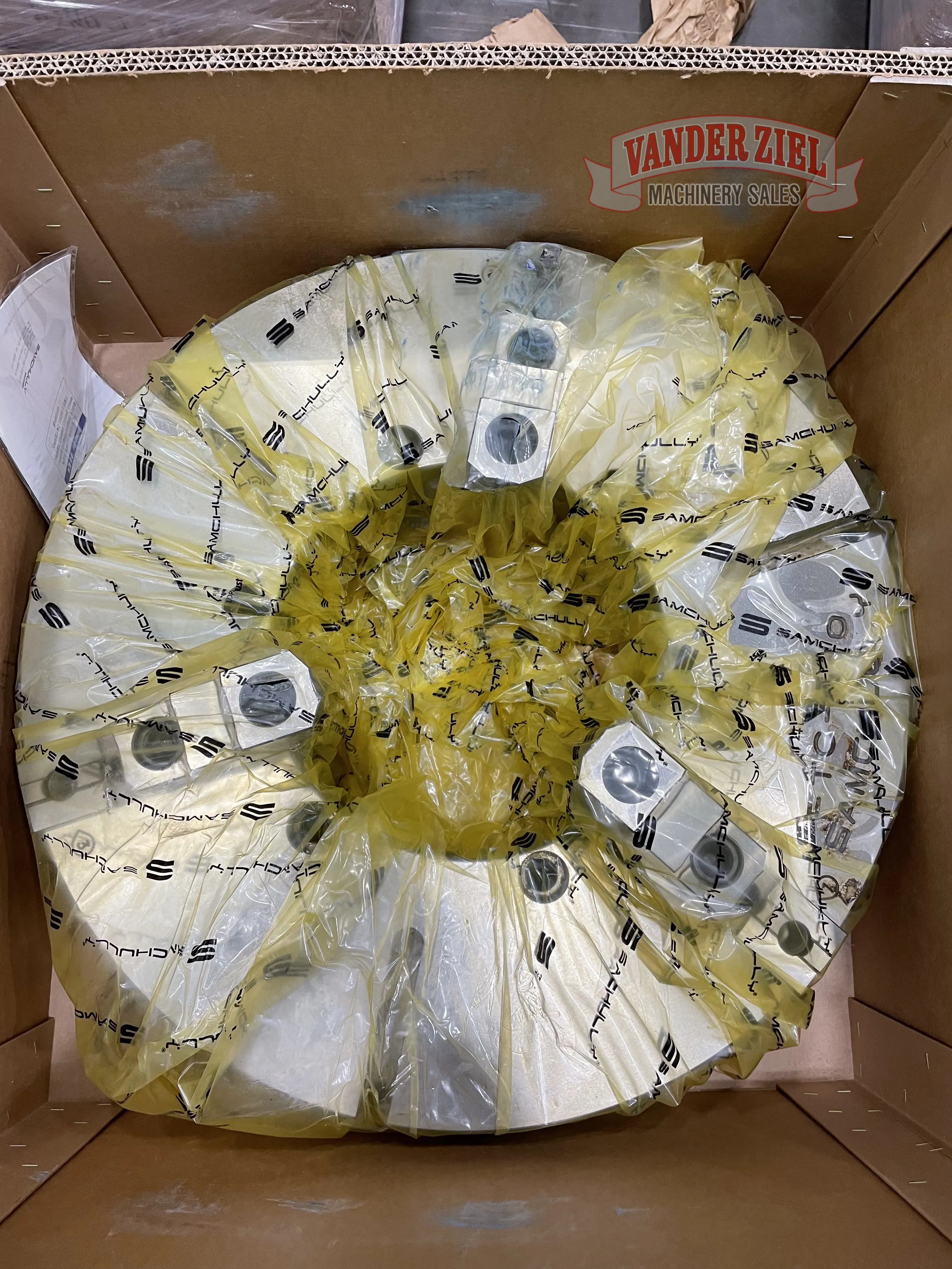 Samchully 24" Three Jaw Scroll Chuck, 10.8" Bore - NEW - Prefetch Image 37677