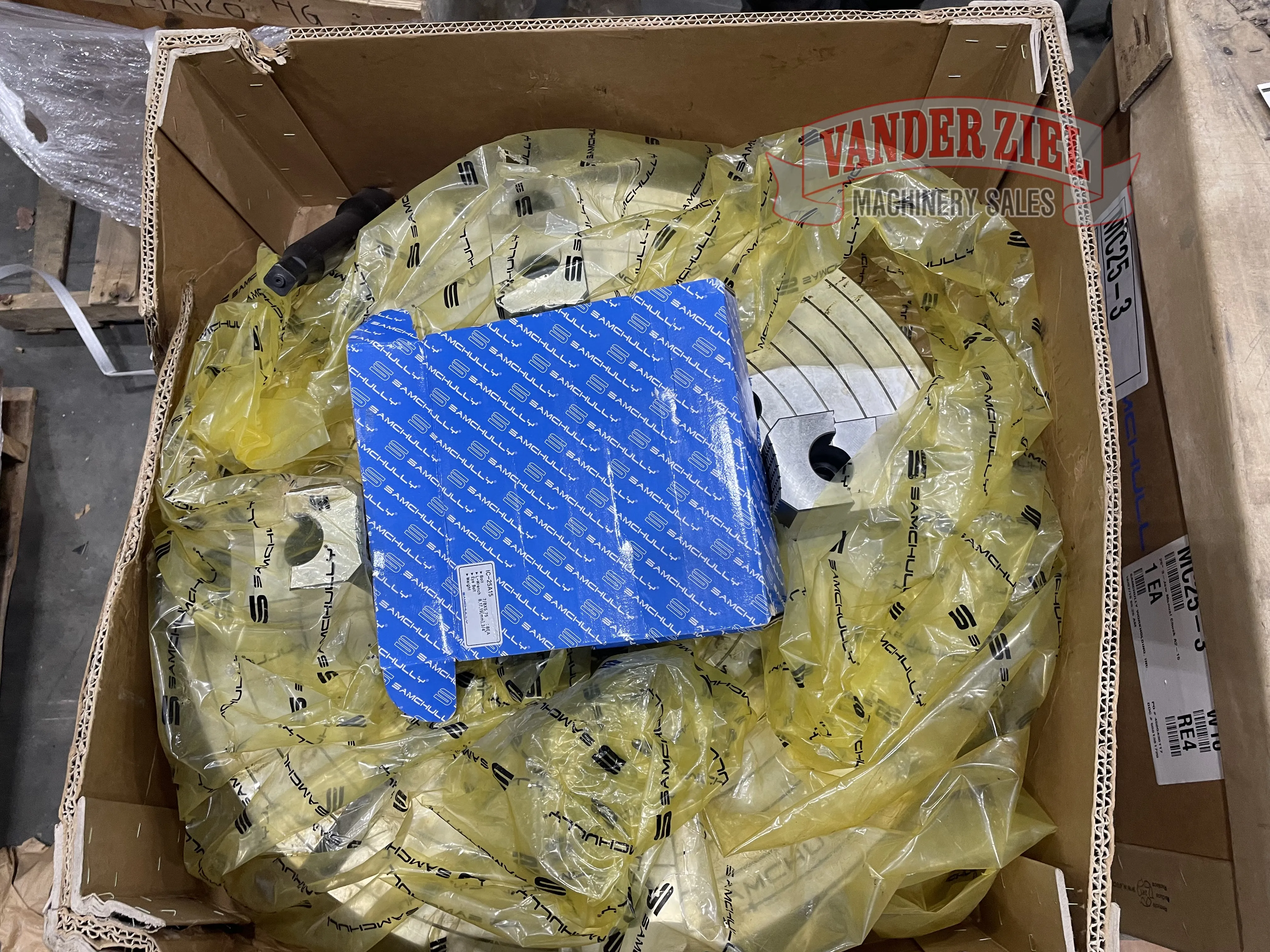 Samchully 25" Four Jaw Chuck, 8 1/2" Bore - NEW - Prefetch Image 37764