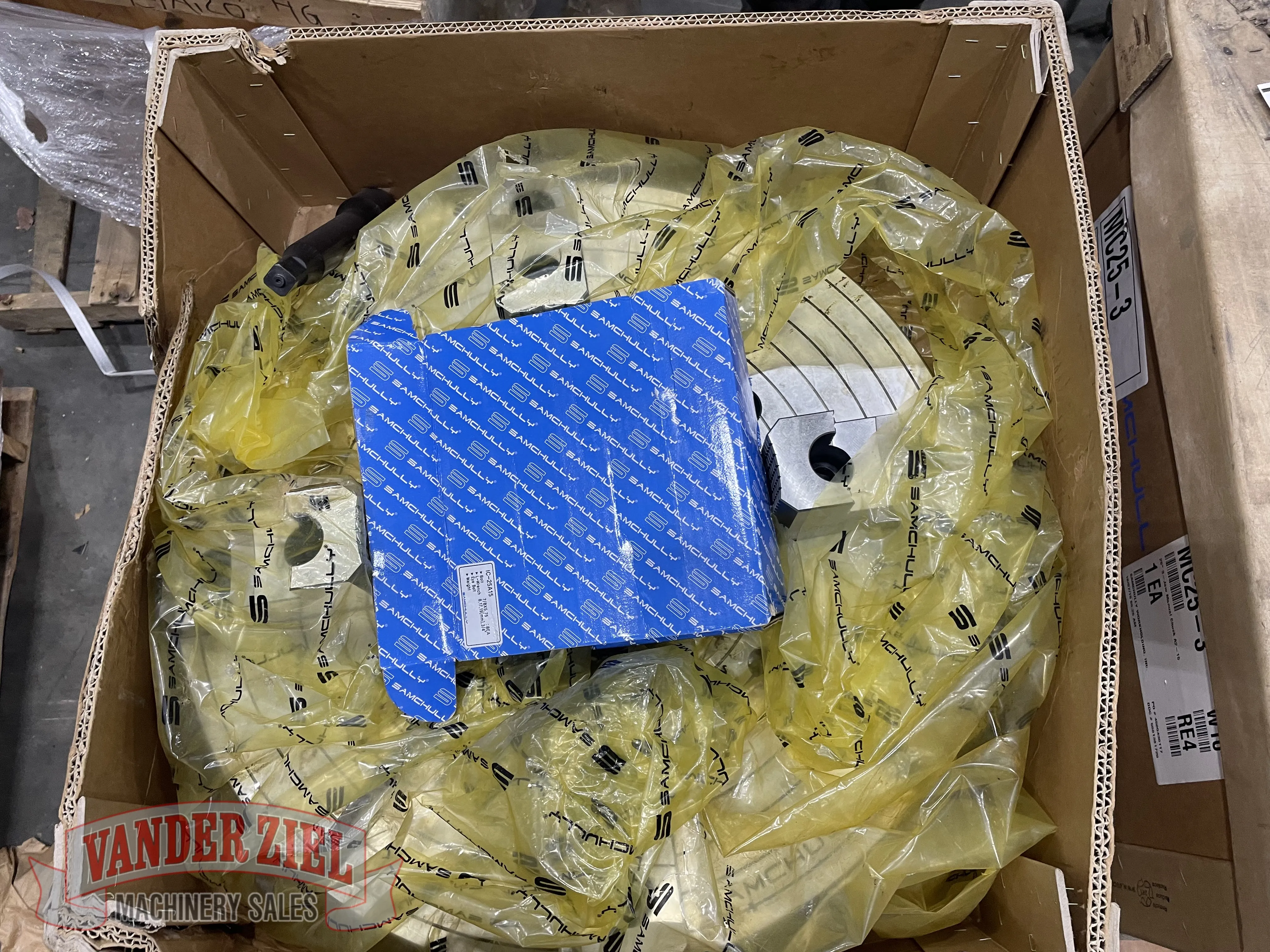 Samchully 25" Four Jaw Chuck, 8 1/2" Bore - NEW - Prefetch Image 37824