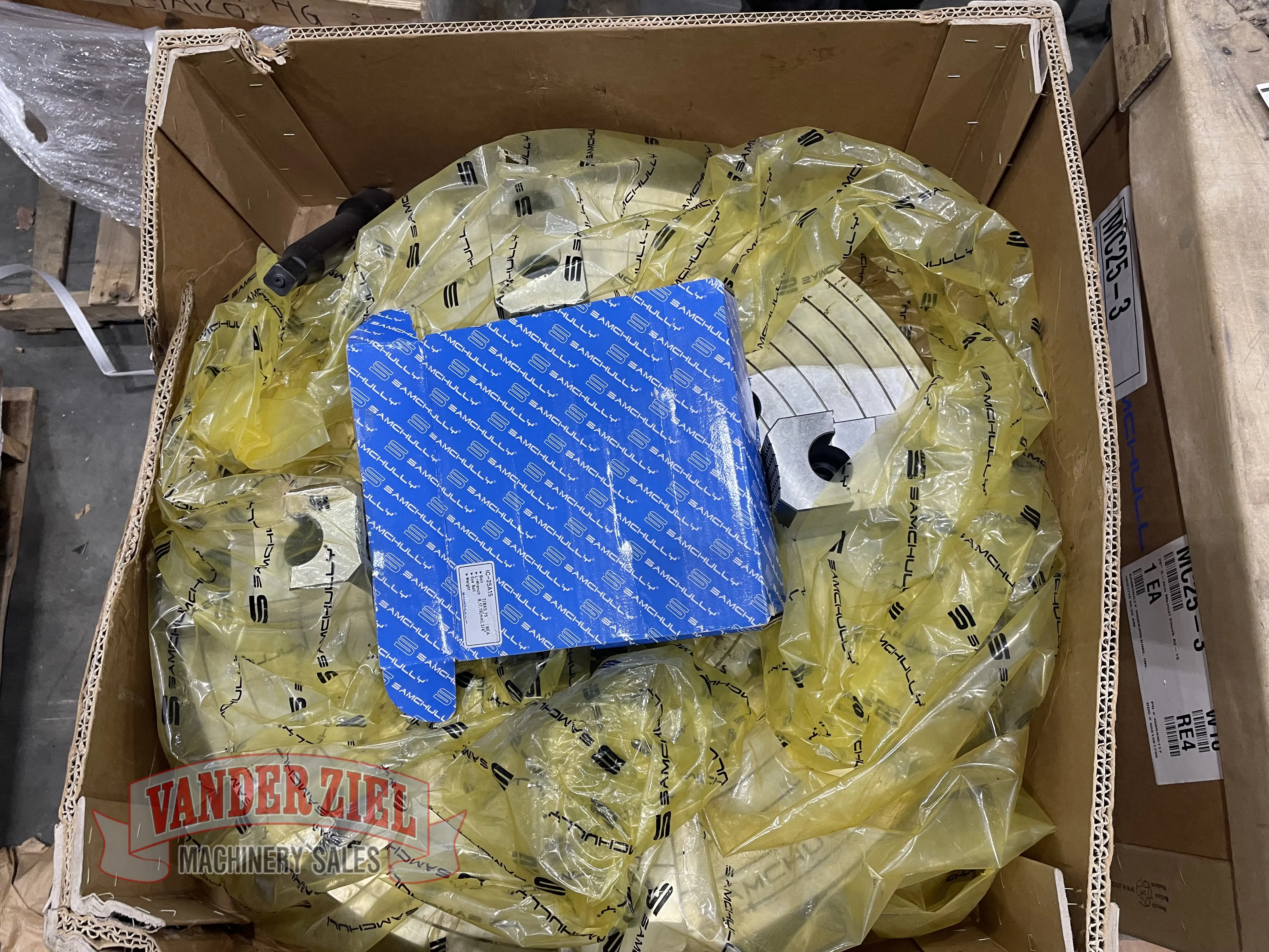 Samchully 25" Four Jaw Chuck, 8 1/2" Bore - NEW - Prefetch Image 37836