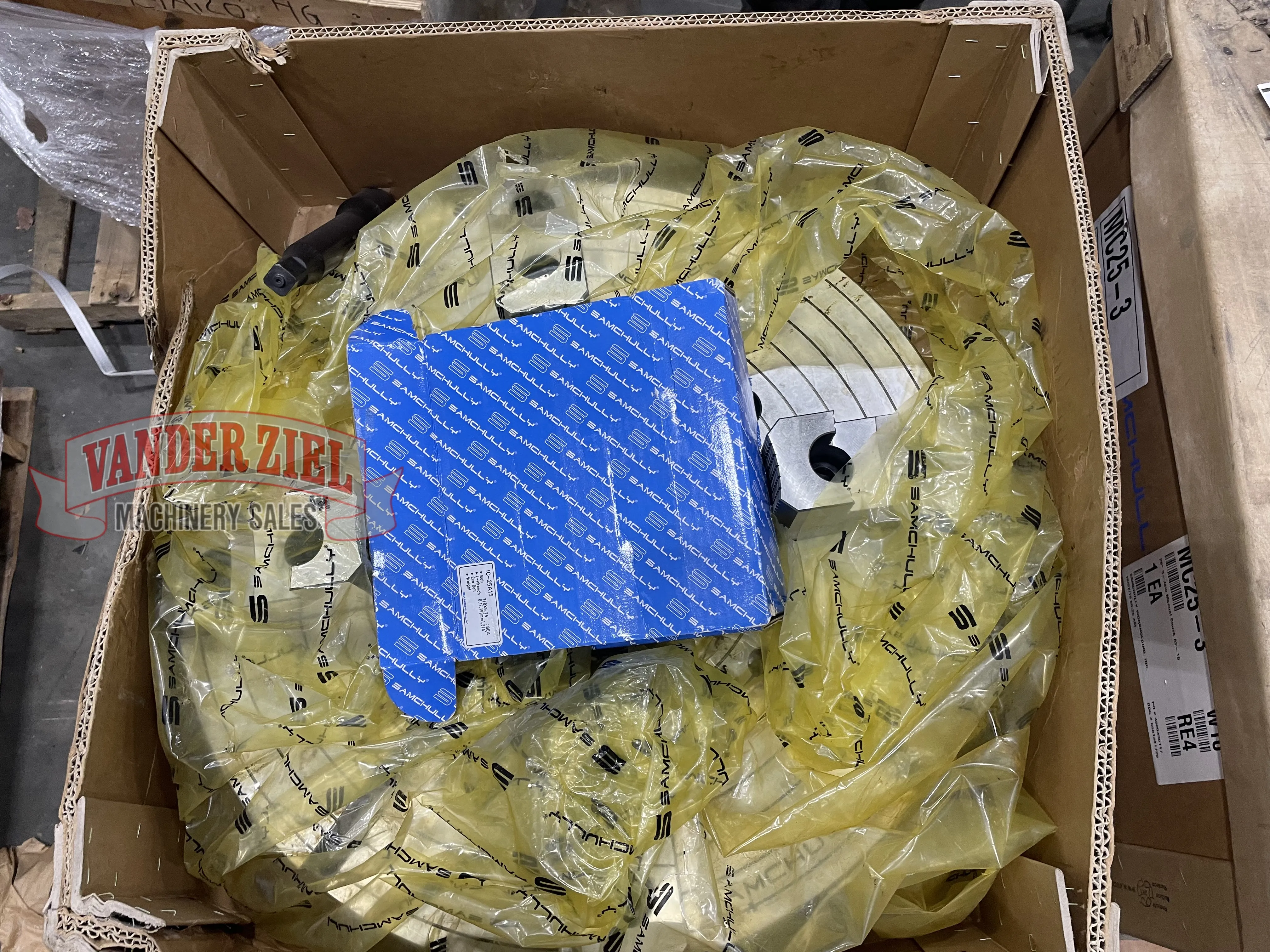 Samchully 25" Four Jaw Chuck, 8 1/2" Bore - NEW - Prefetch Image 37842
