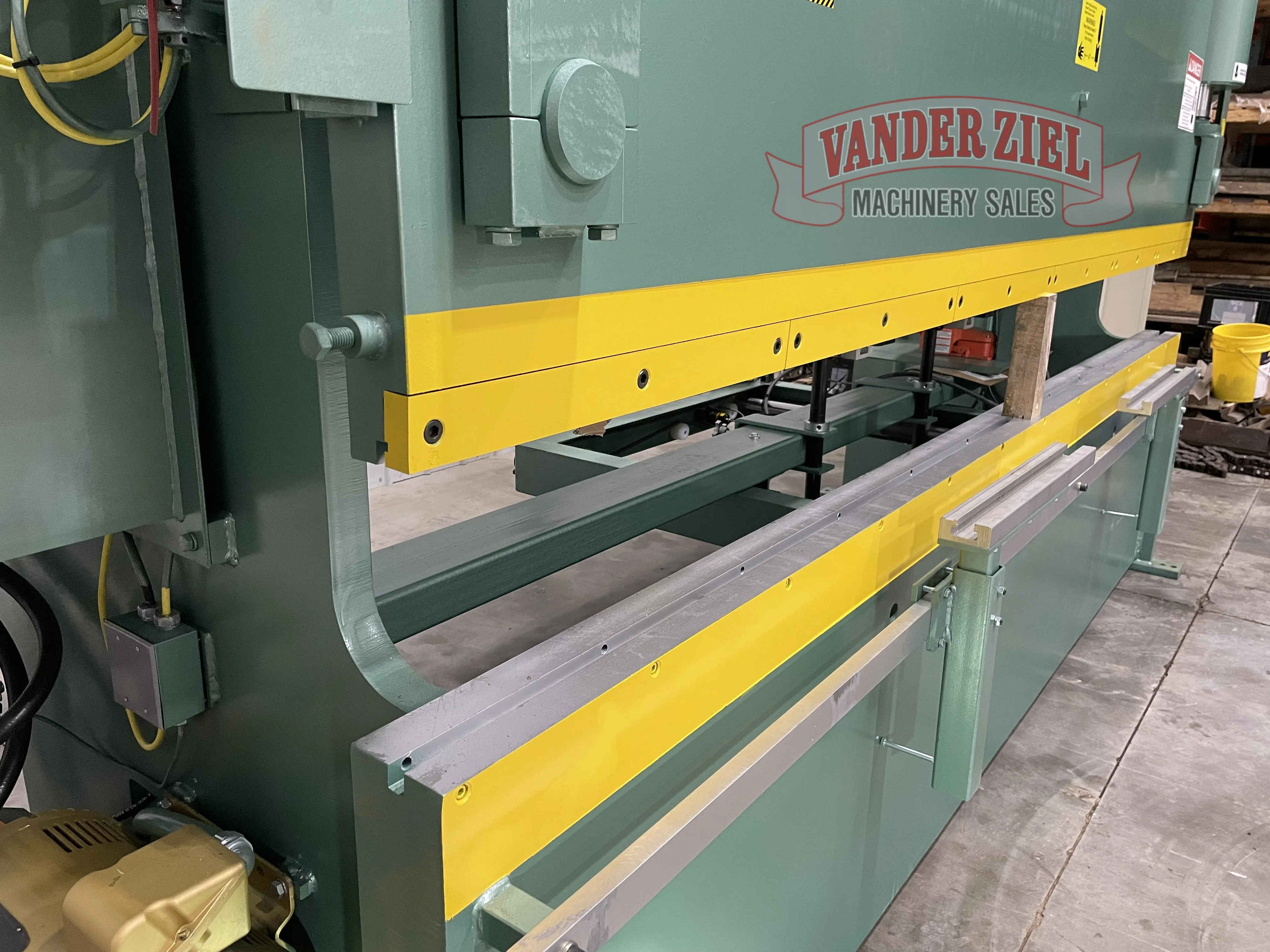 Betenbender 12' x 190T Hydraulic Press Brake - NEW - Prefetch Image 38135