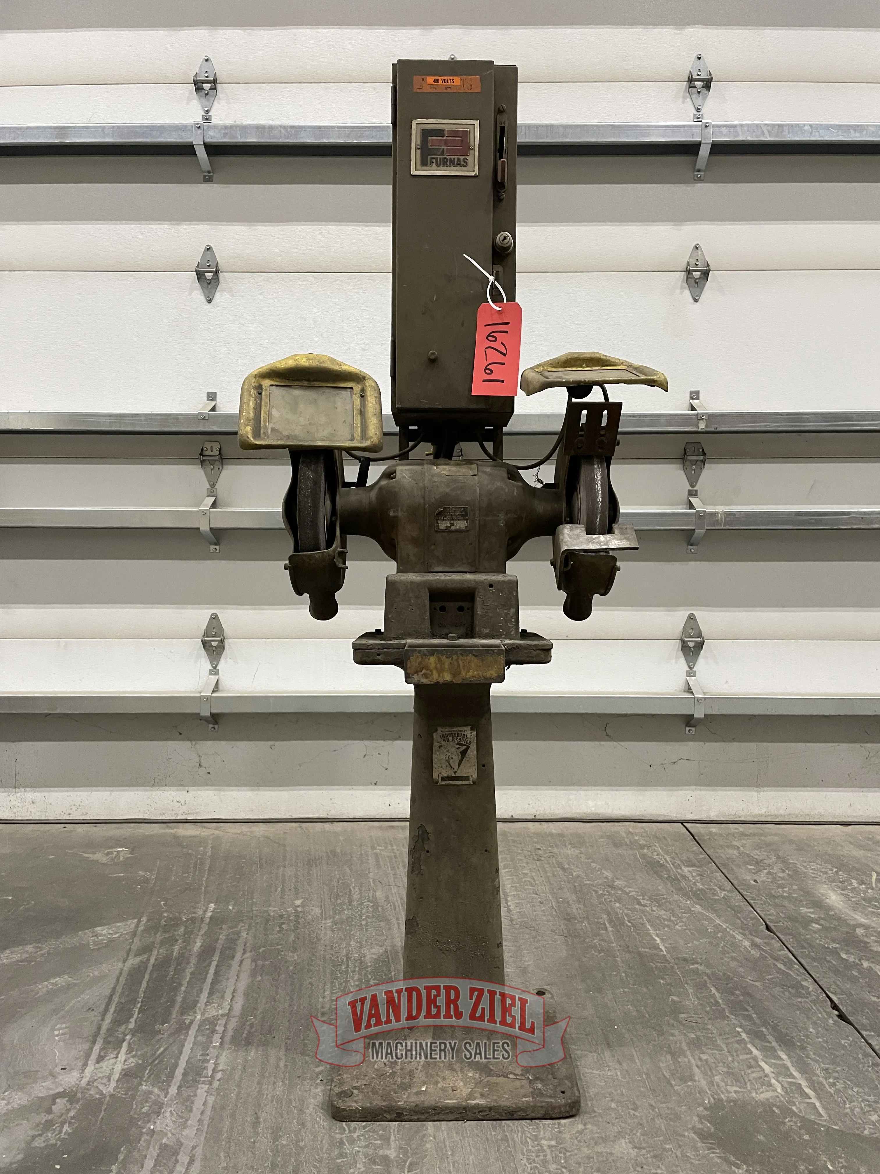 Black & Decker 10" Pedestal Grinder, Ball-Bearing Bench Grinder - Main Image 1
