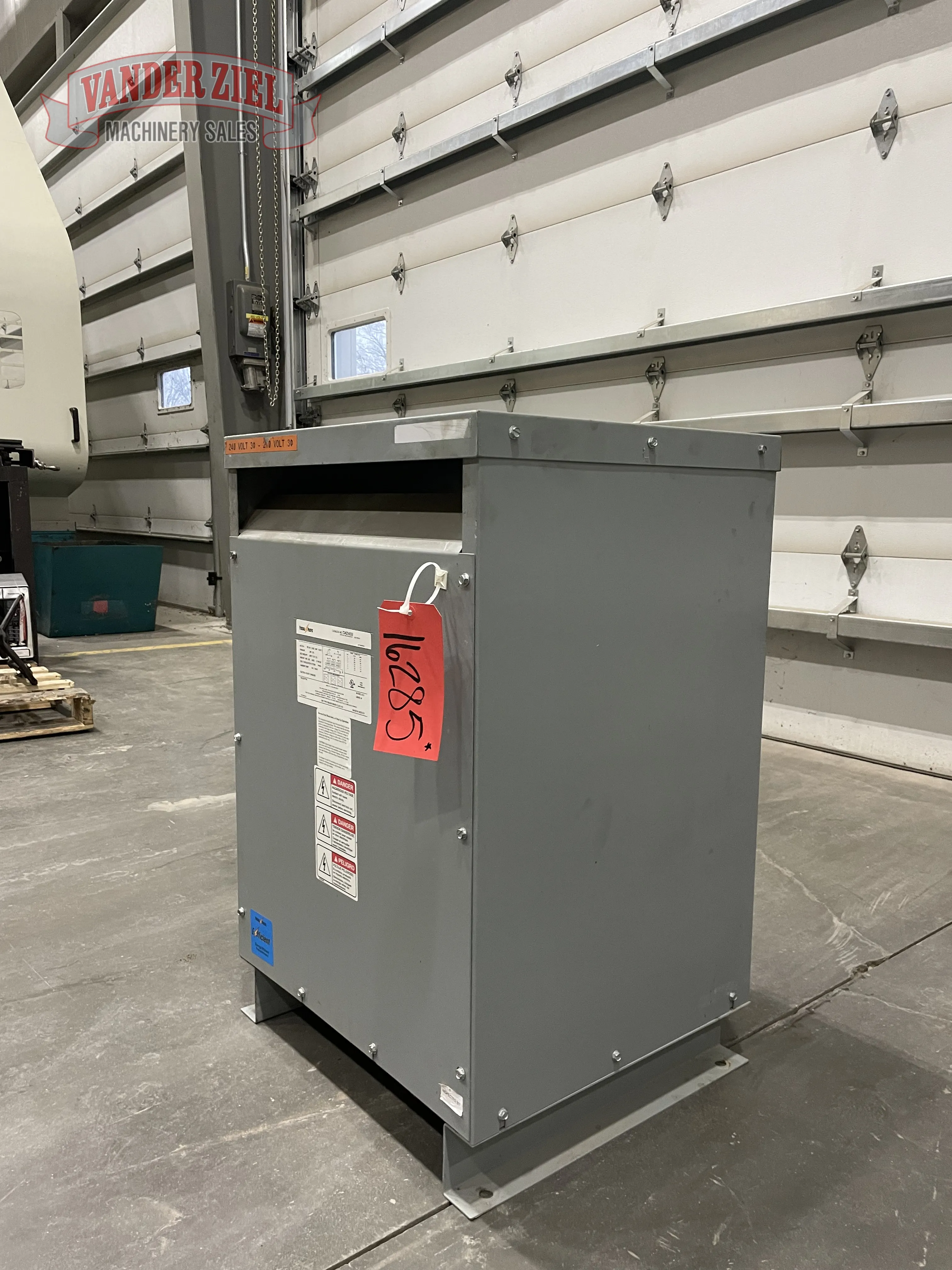 Federal Pacific 45 KVA, 240 Primary Voltage, 208Y/160 Secondary Voltage, 3 Phase - Prefetch Image 38546