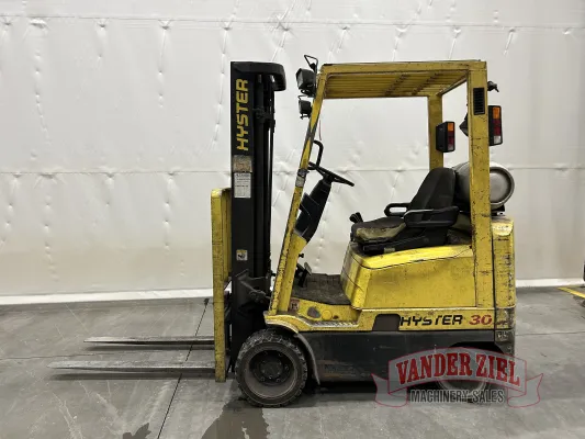 Hyster 3,000 lbs Lift Capacity Forklift - Gallery Thumbnail 2