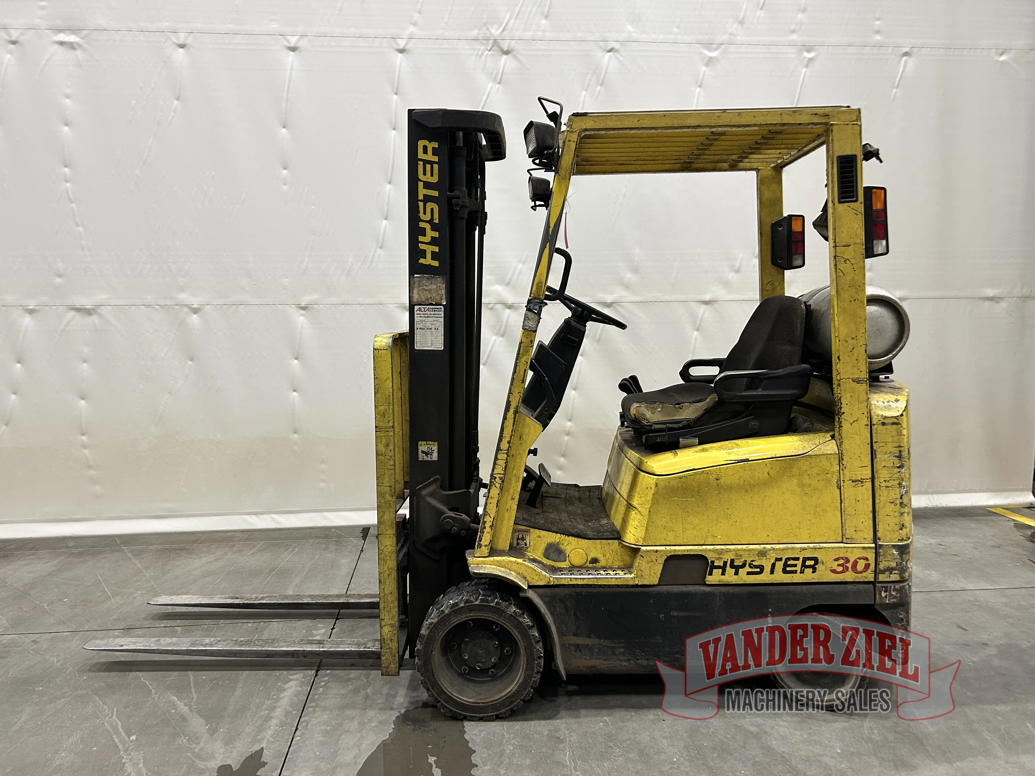 Hyster 3,000 lbs Lift Capacity Forklift - Prefetch Image 38783
