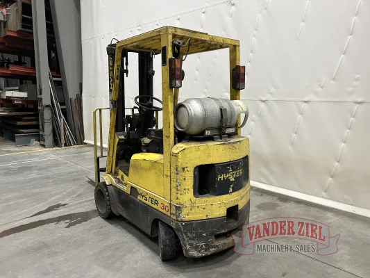 Hyster 3,000 lbs Lift Capacity Forklift - Gallery Thumbnail 5