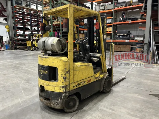 Hyster 3,000 lbs Lift Capacity Forklift - Gallery Thumbnail 6