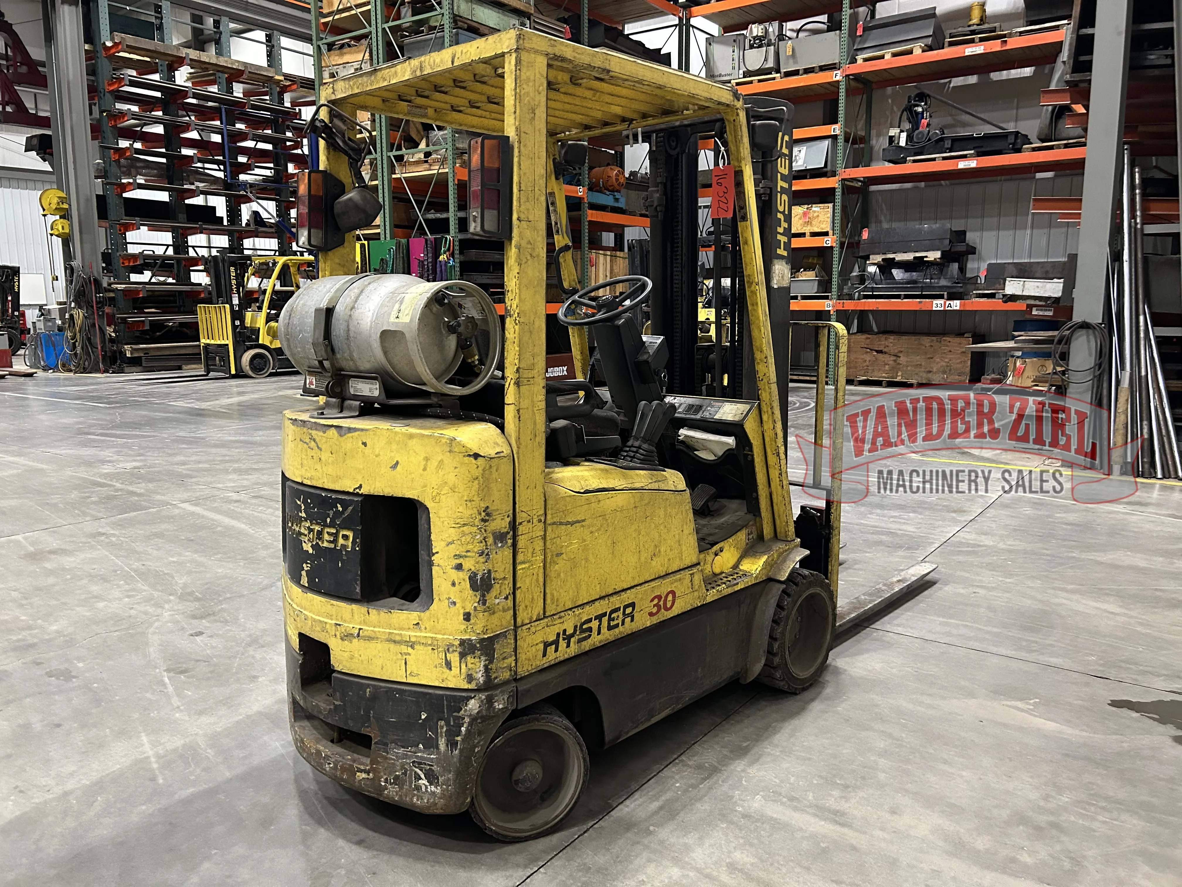 Hyster 3,000 lbs Lift Capacity Forklift - Prefetch Image 38787