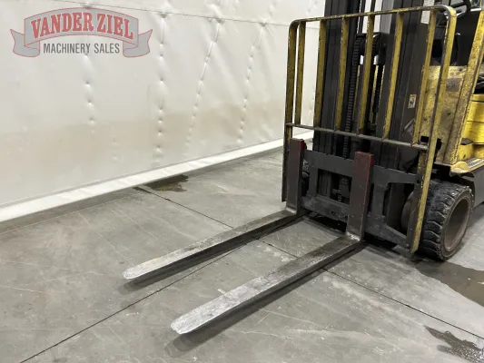 Hyster 3,000 lbs Lift Capacity Forklift - Gallery Thumbnail 8