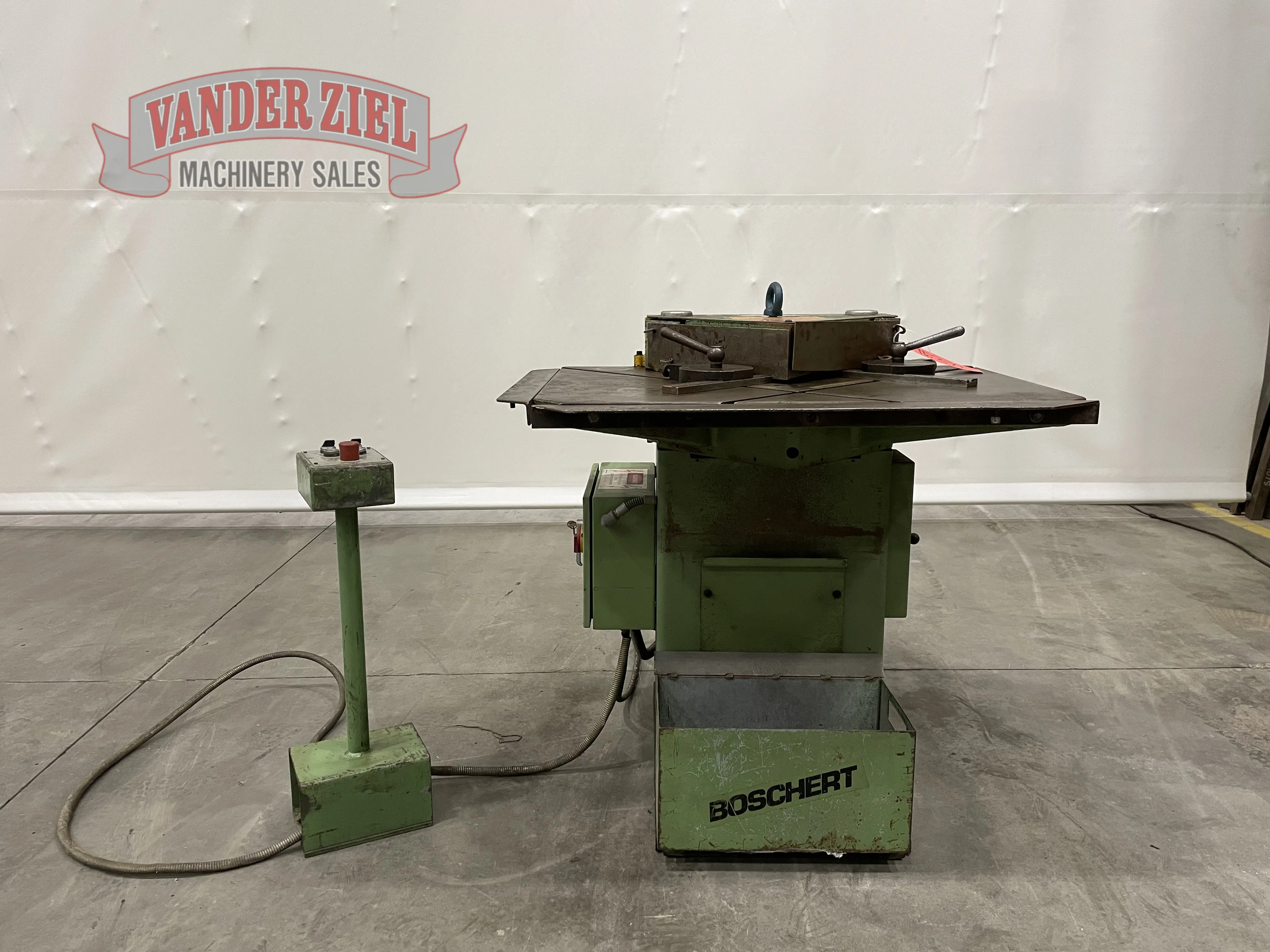 Boschert LB12 9" x 9" Corner Notcher - Main Image 1