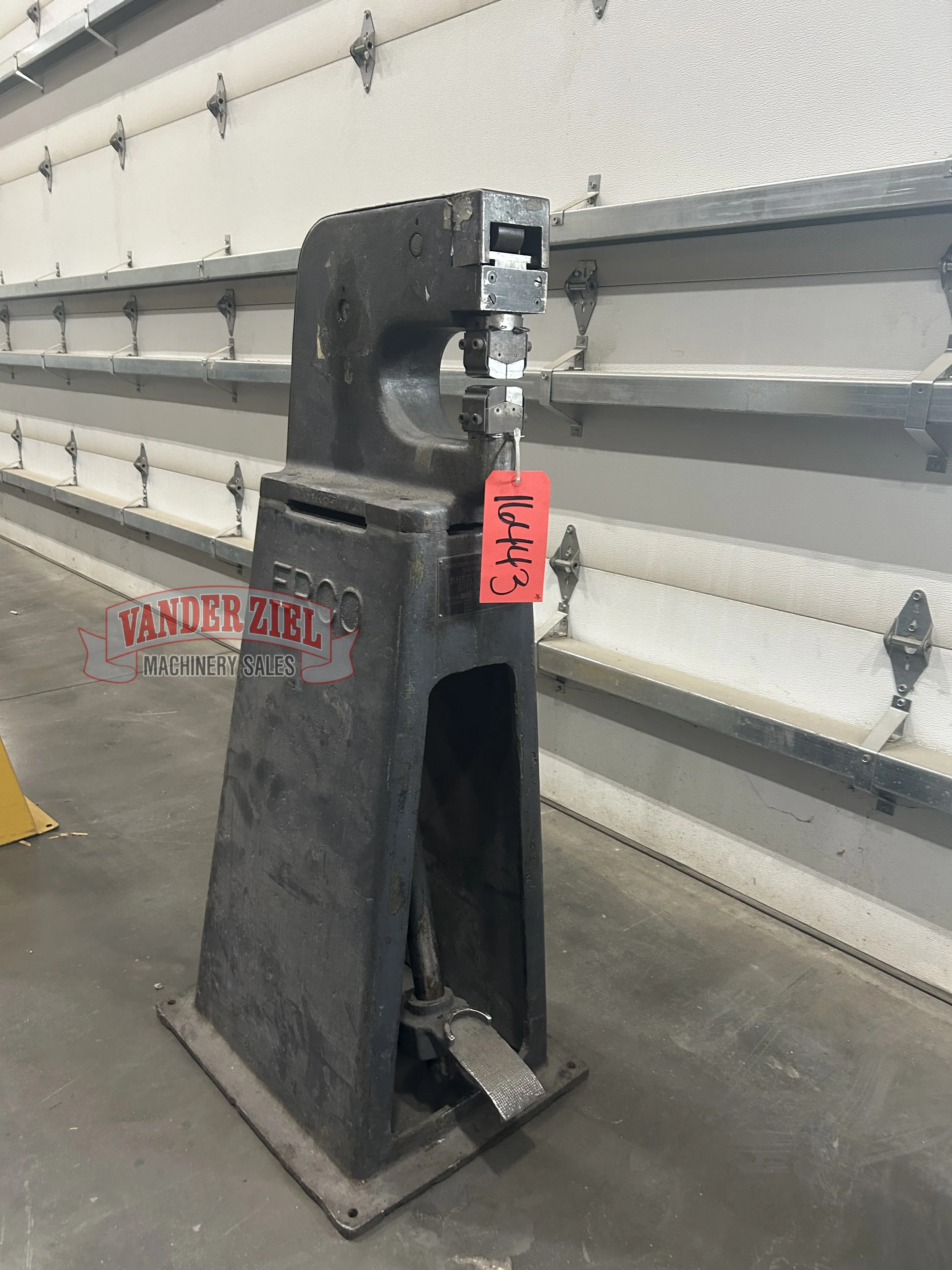 Erco Model 1447 Foot Pedal Stretcher - Prefetch Image 39507