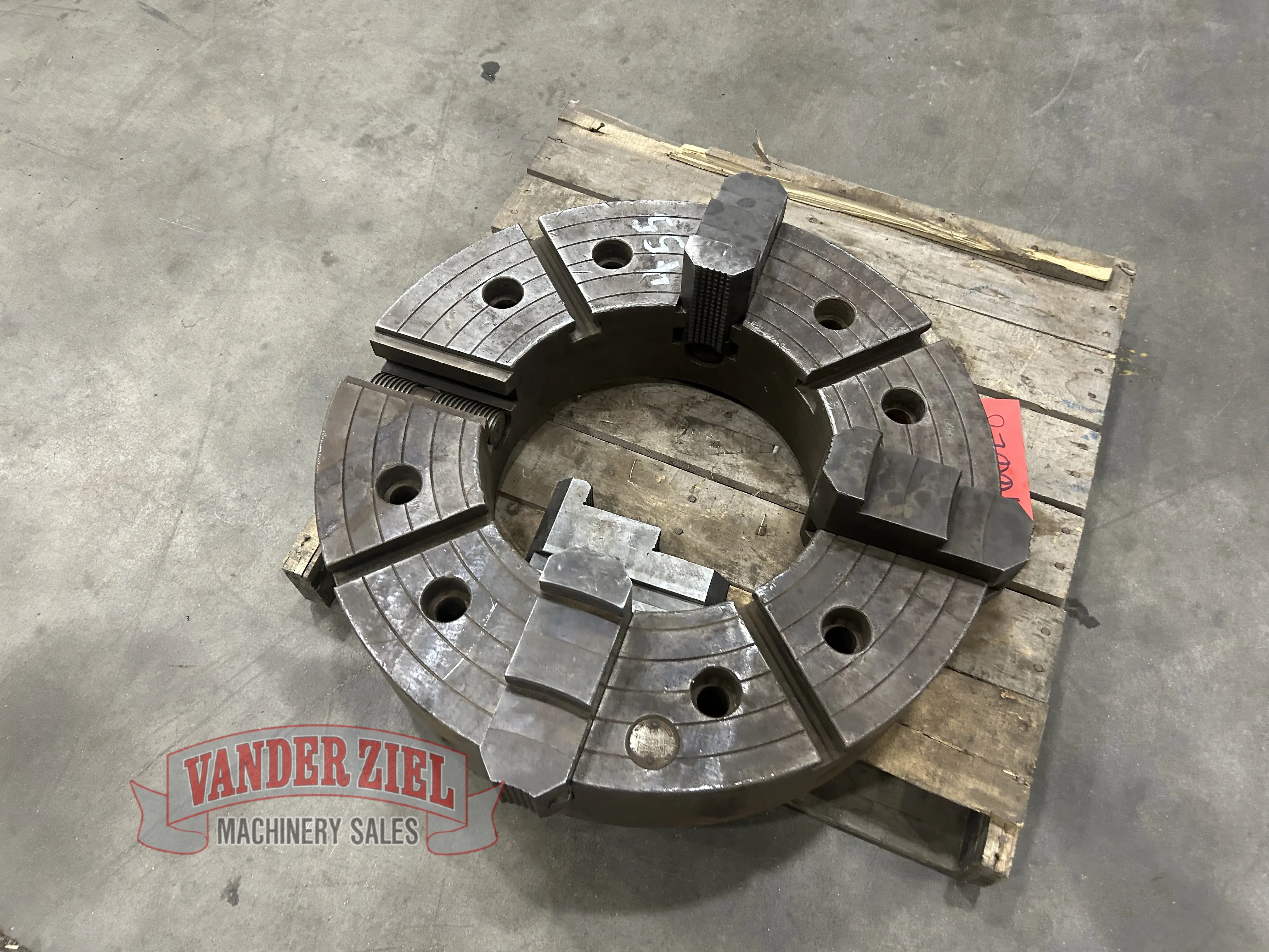 Cushman 24" 4 Jaw Chuck, 12" Bore - Prefetch Image 40668