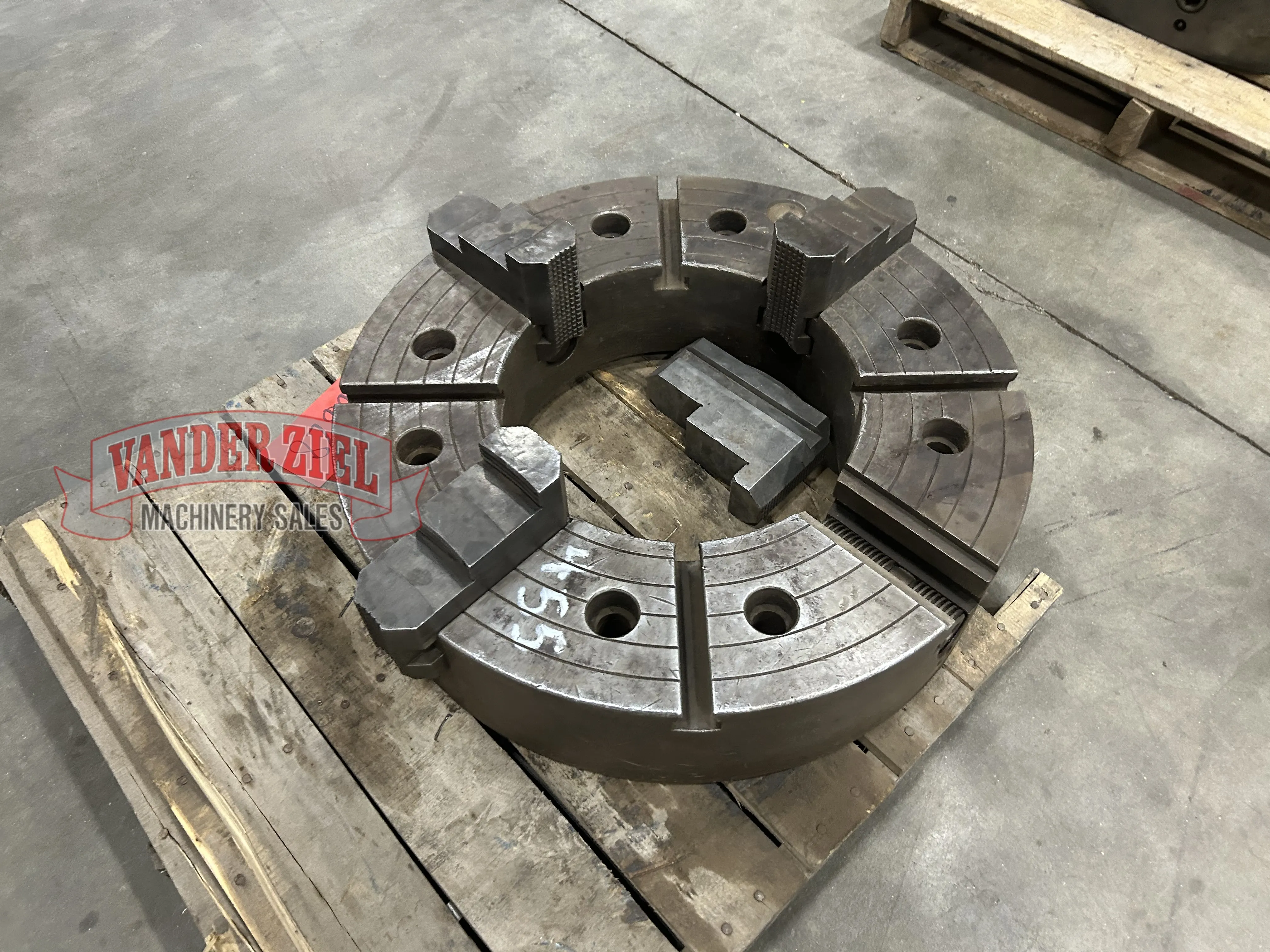 Cushman 24" 4 Jaw Chuck, 12" Bore - Prefetch Image 40669