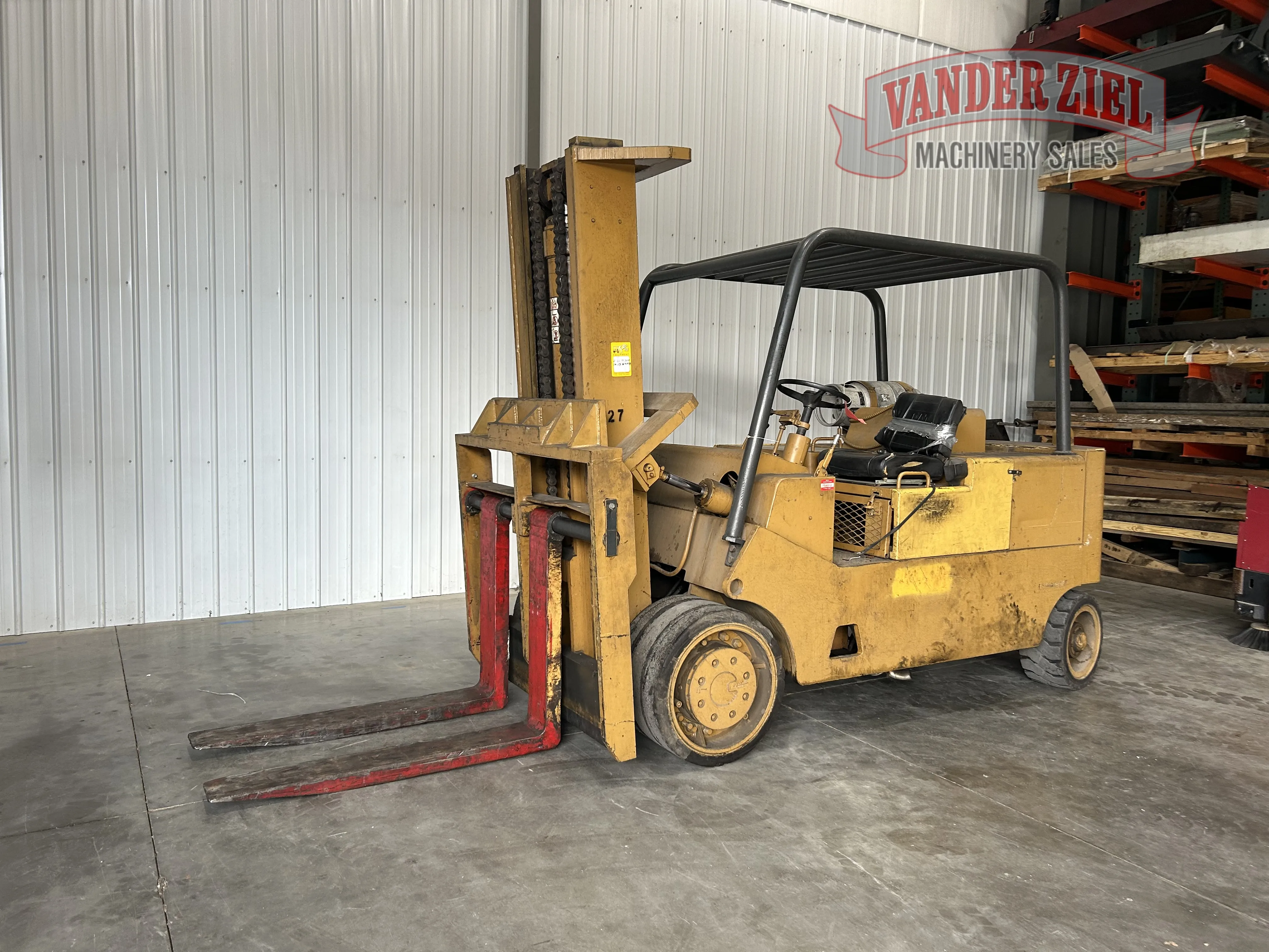 Caterpillar 25,000 lbs. Capacity Forklift, Model T250 - Prefetch Image 41054