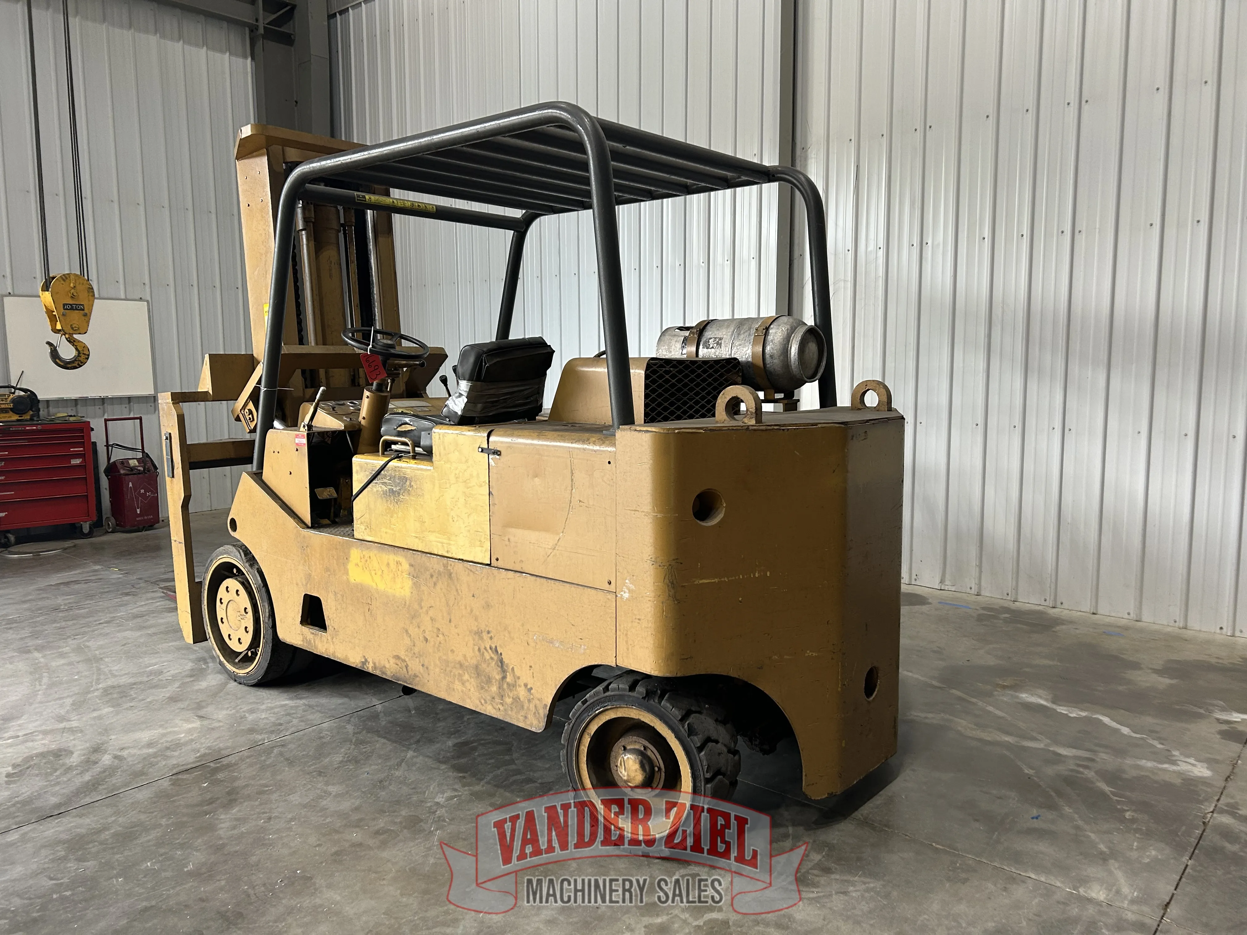 Caterpillar 25,000 lbs. Capacity Forklift, Model T250 - Prefetch Image 41059