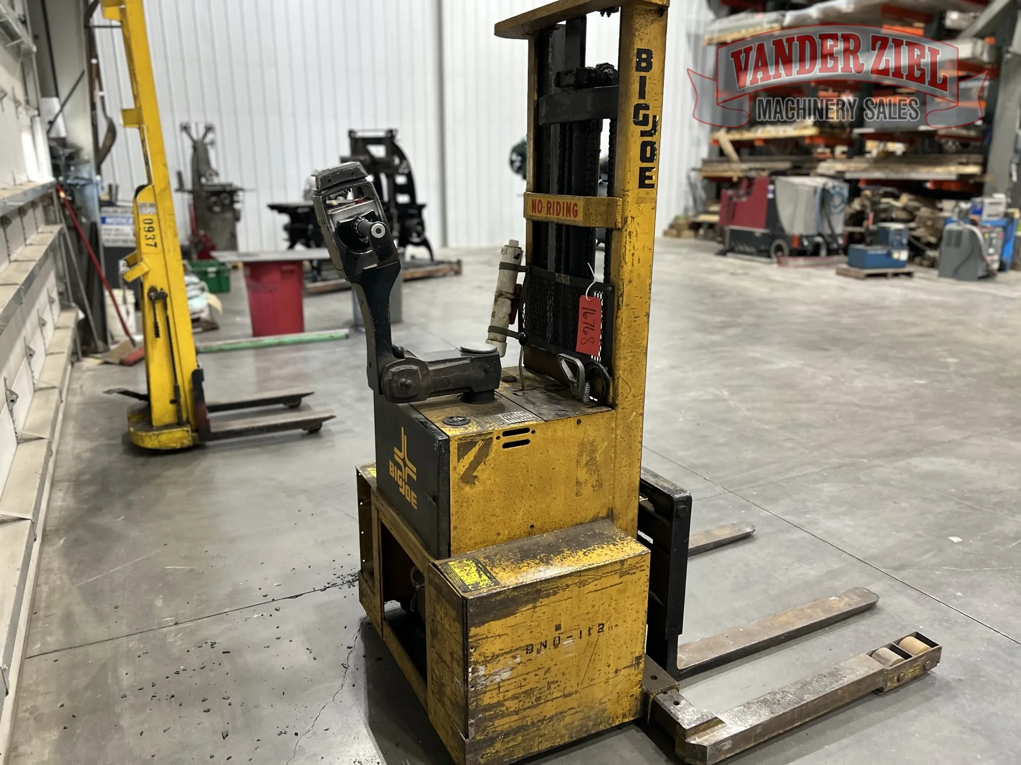 Big-Joe 3000LB H Straddle Stacker, Model PDM-30-106 - Prefetch Image 41542