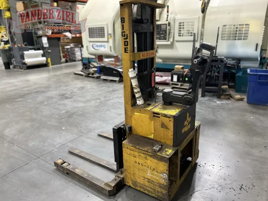 Big-Joe 3000LB H Straddle Stacker, Model PDM-30-106 - Gallery Thumbnail 5