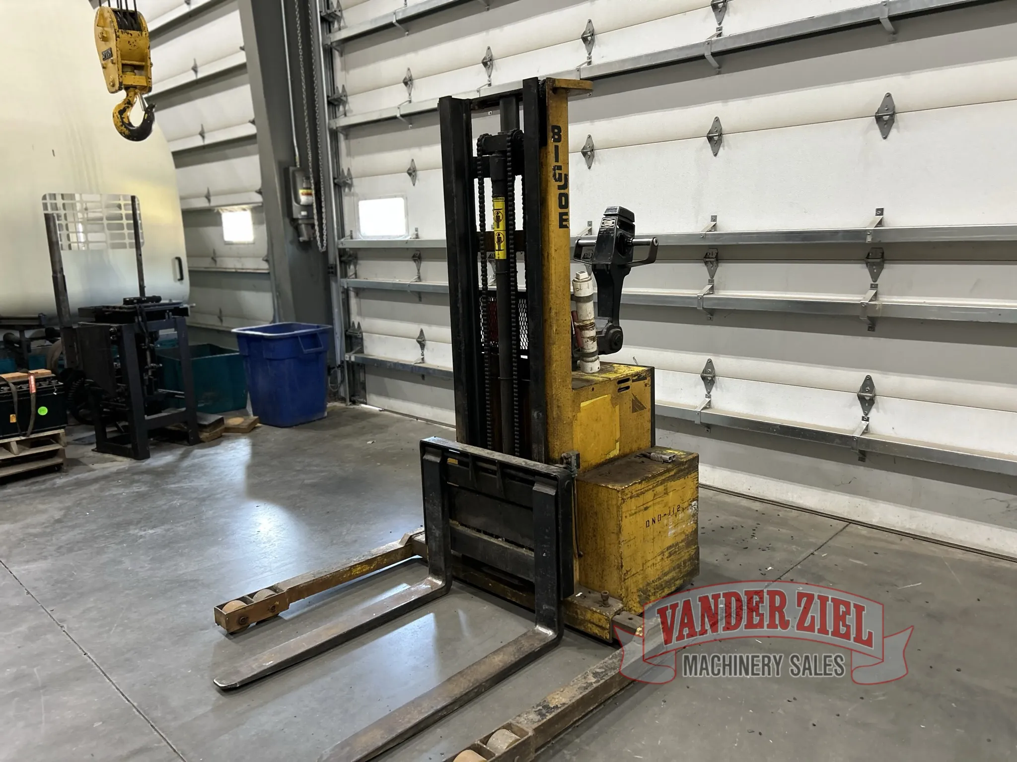 Big-Joe 3000LB H Straddle Stacker, Model PDM-30-106 - Prefetch Image 41544
