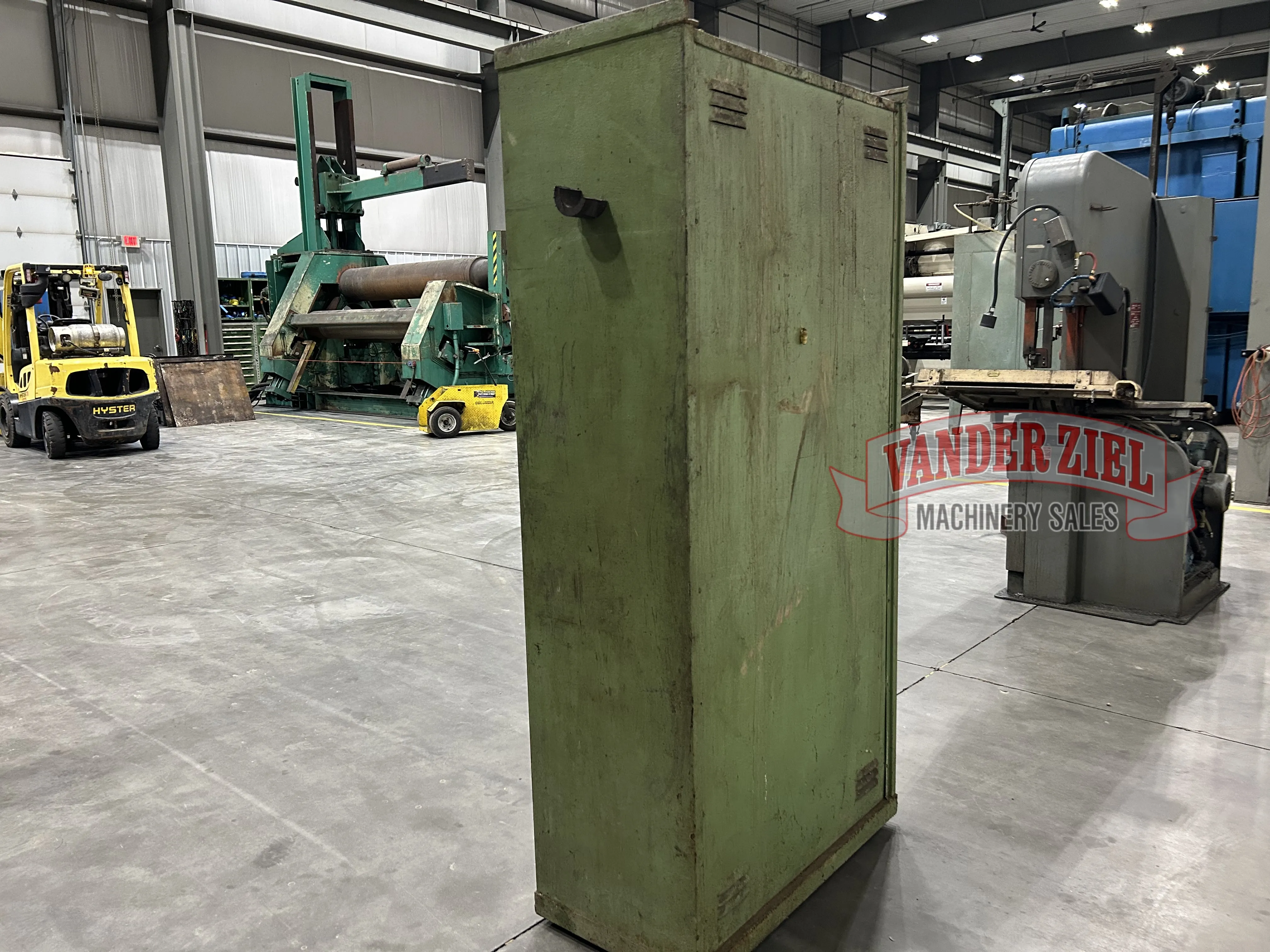 1 door Cabinet 18"x36"x75" H - Prefetch Image 41558