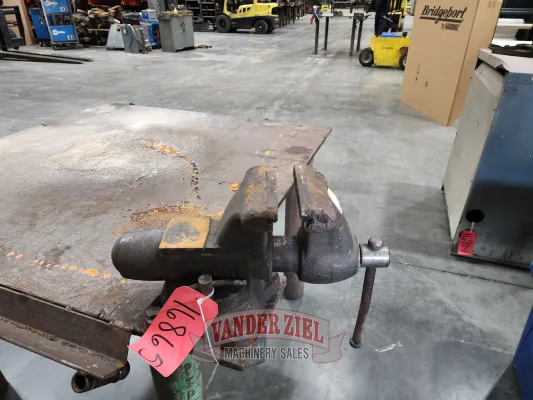 Welding Table with Wilton 6" Vise - Gallery Thumbnail 4