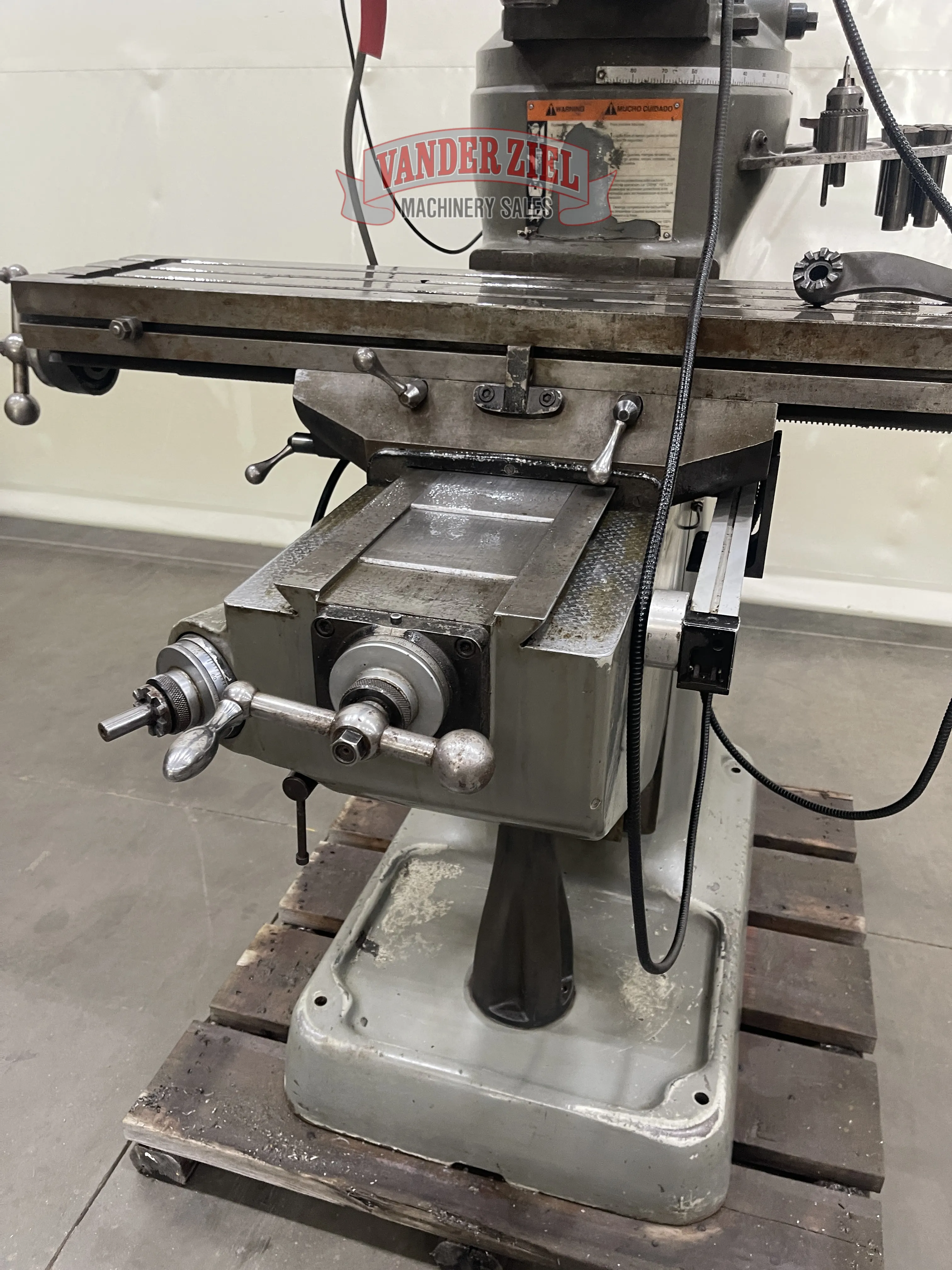 Bridgeport Series I Vertical-Knee Mill, 2 HP, 9" x 42" Table - Prefetch Image 43917