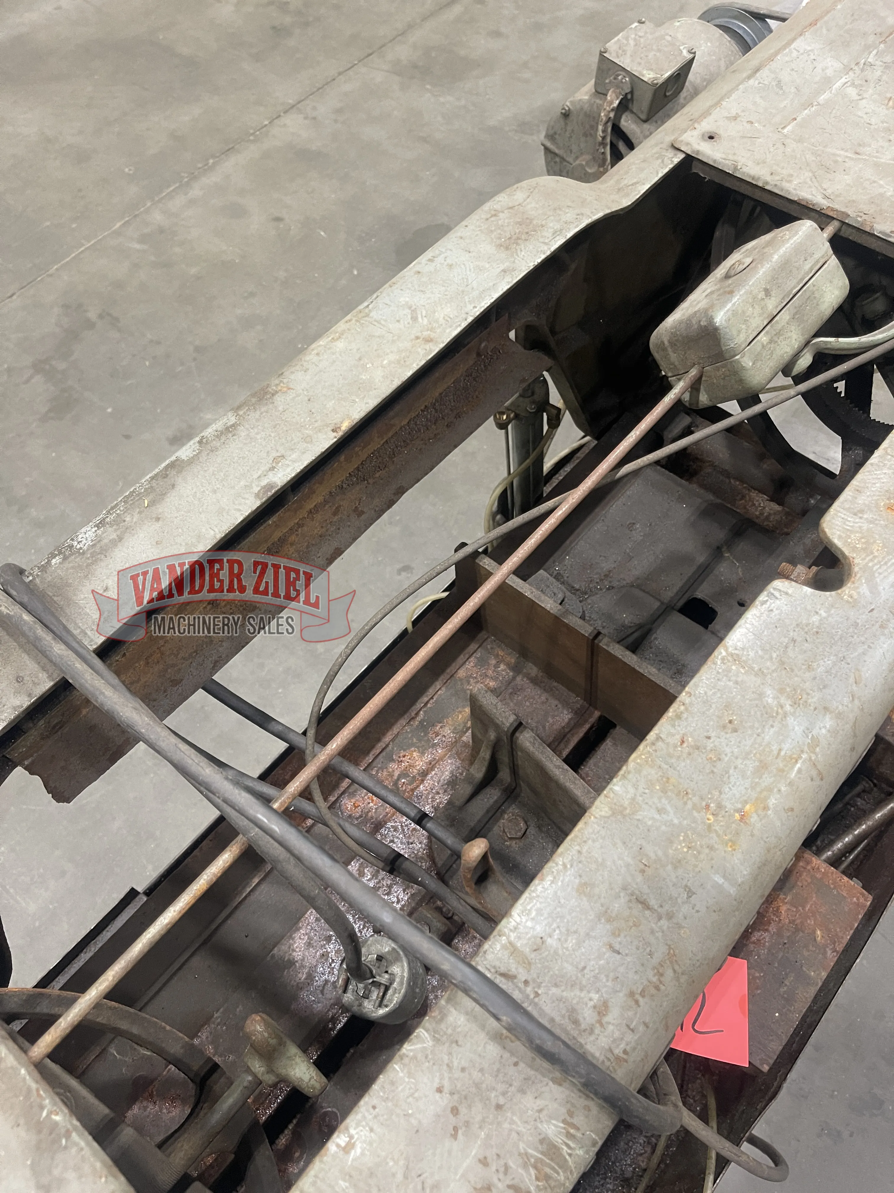 Johnson 10" x 18" Horizontal Bandsaw, Model J - Prefetch Image 43962