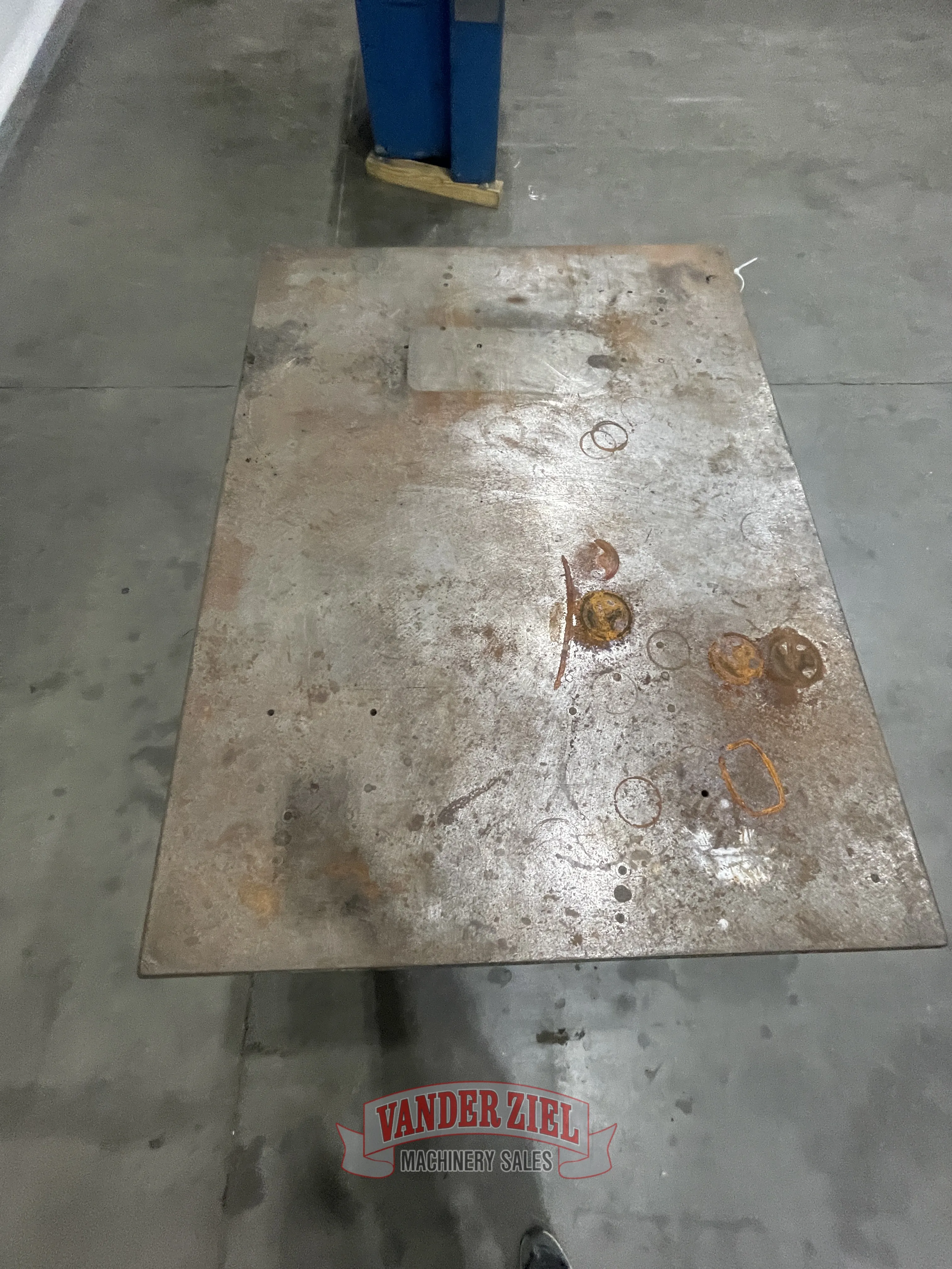 3' x 4' x 8" thick metal table - Prefetch Image 44107