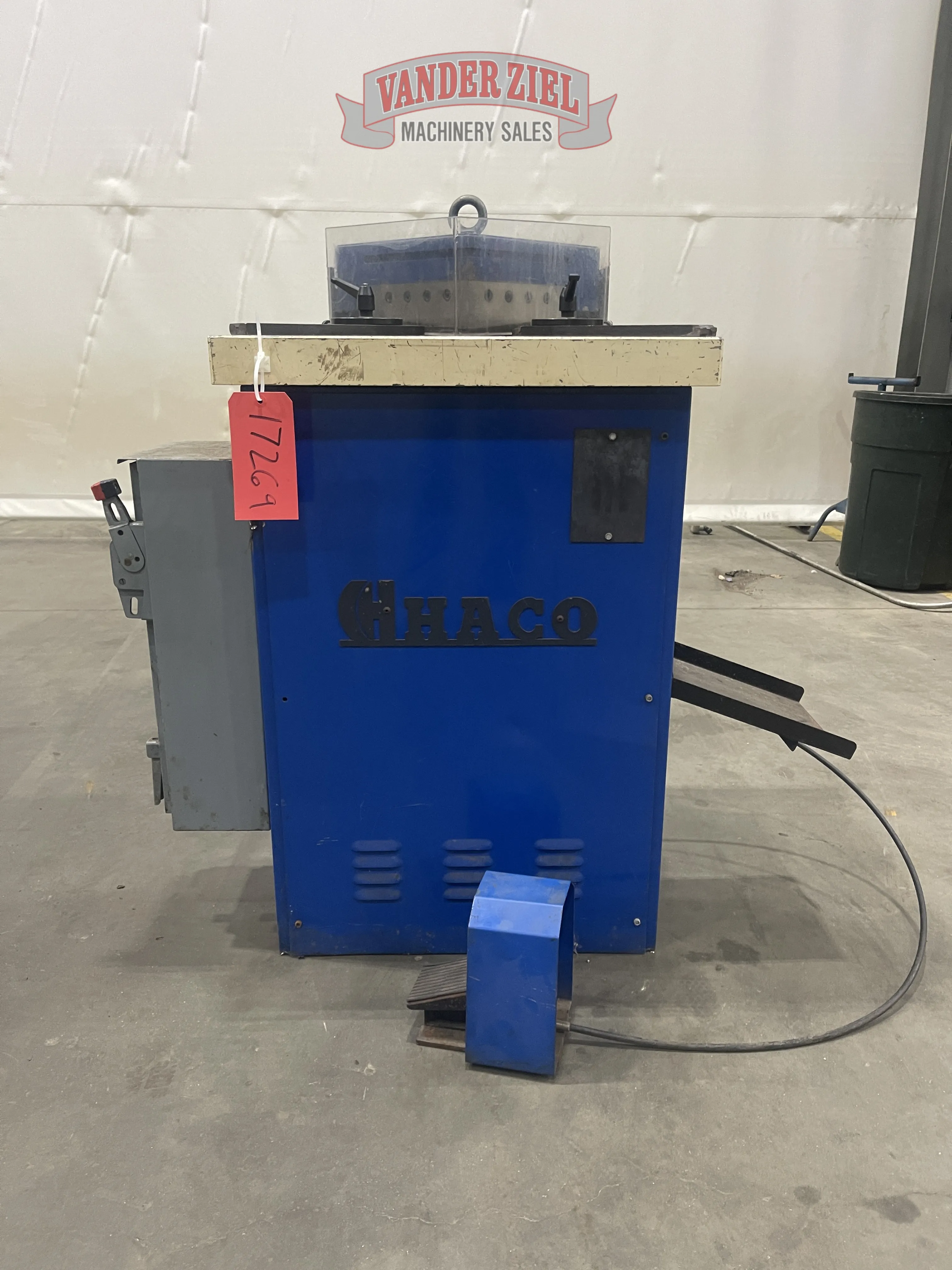Haco Mini 220/4 8-Ga. x 8.66" Hydraulic Corner Notcher - Main Image 1