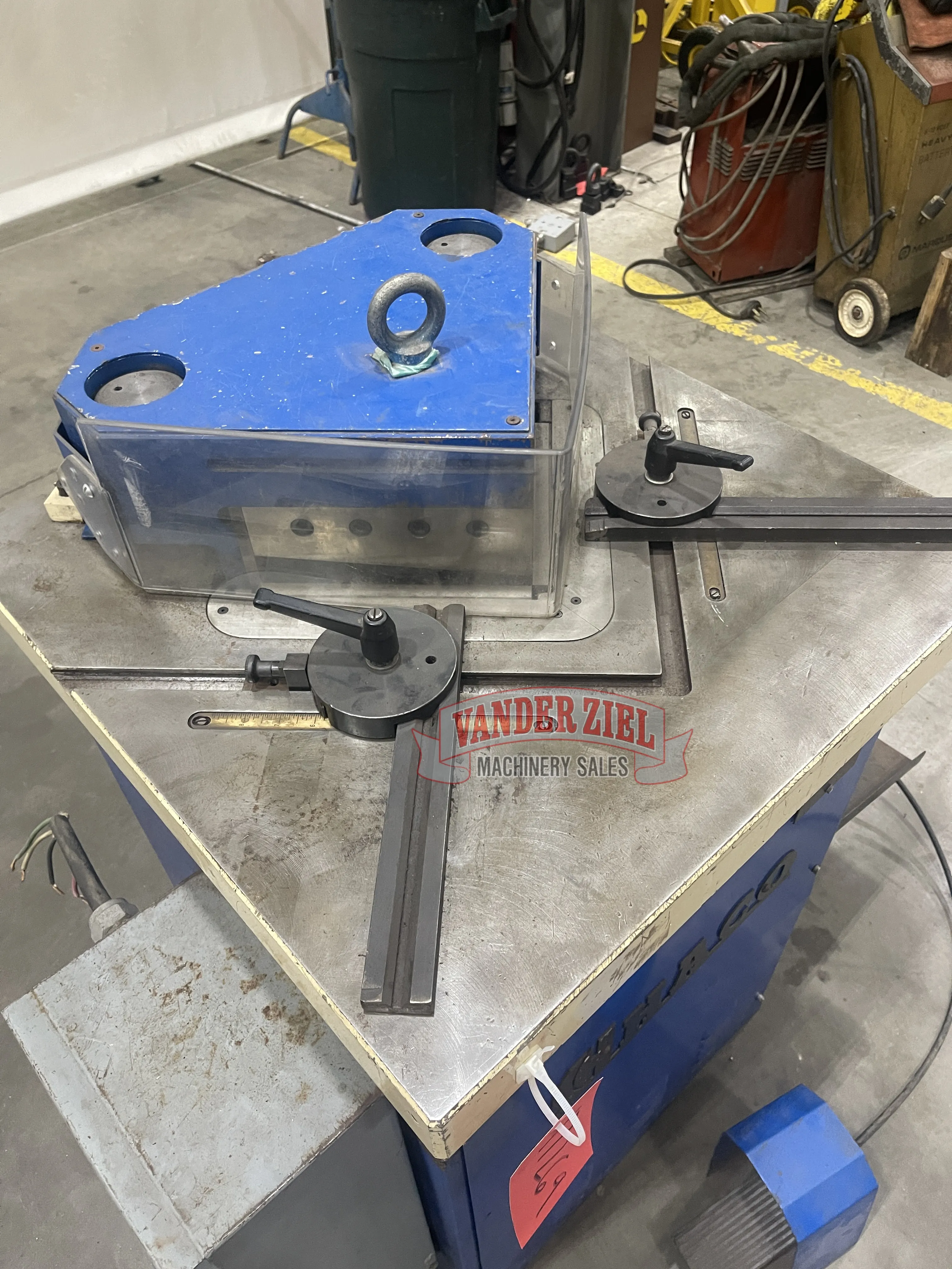 Haco Mini 220/4 8-Ga. x 8.66" Hydraulic Corner Notcher - Prefetch Image 44384