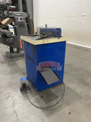 Haco Mini 220/4 8-Ga. x 8.66" Hydraulic Corner Notcher - Gallery Thumbnail 4