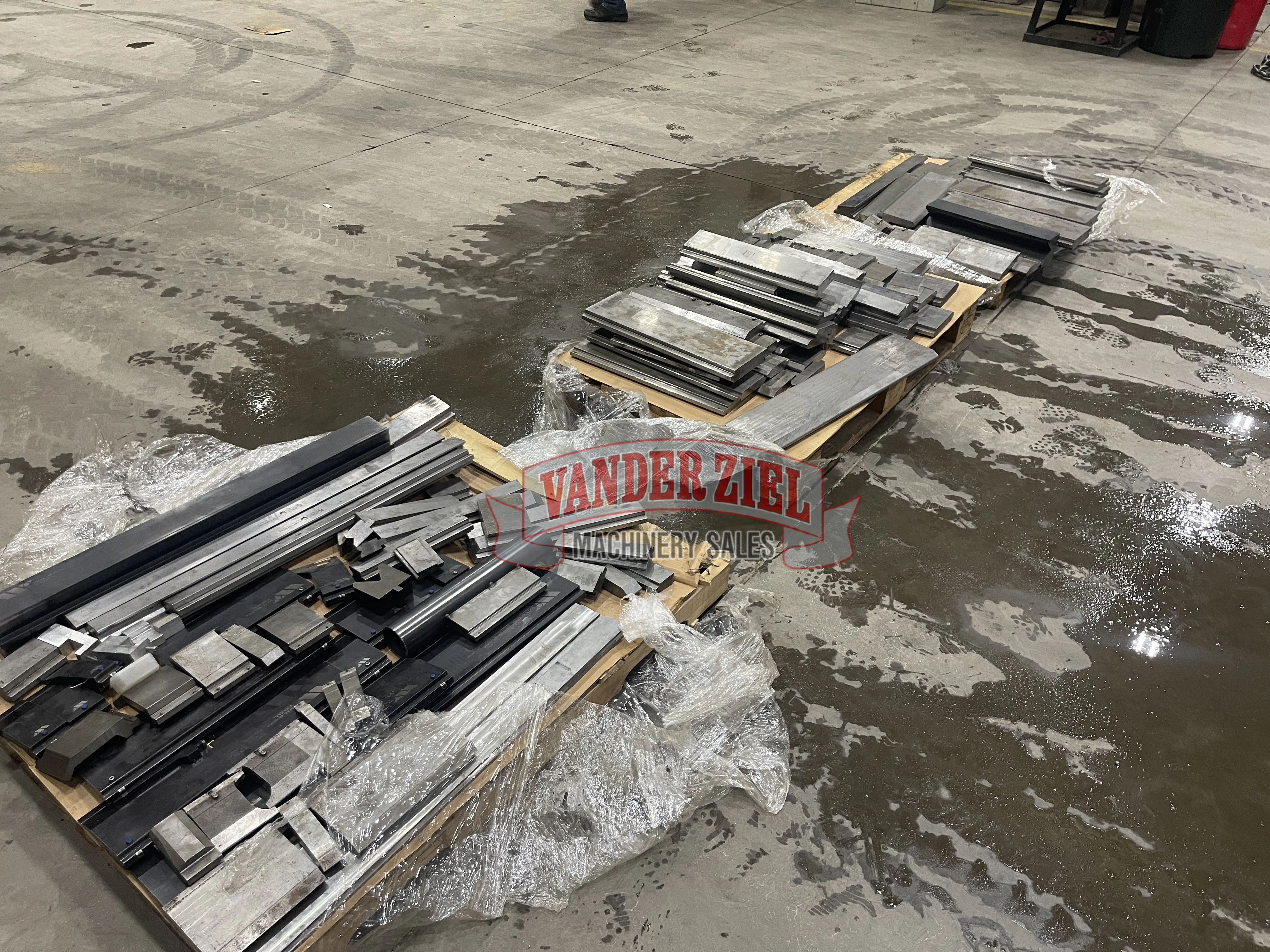 Adira Prima Power 10' x 110 Ton Press Brake - 2011 - Prefetch Image 44415